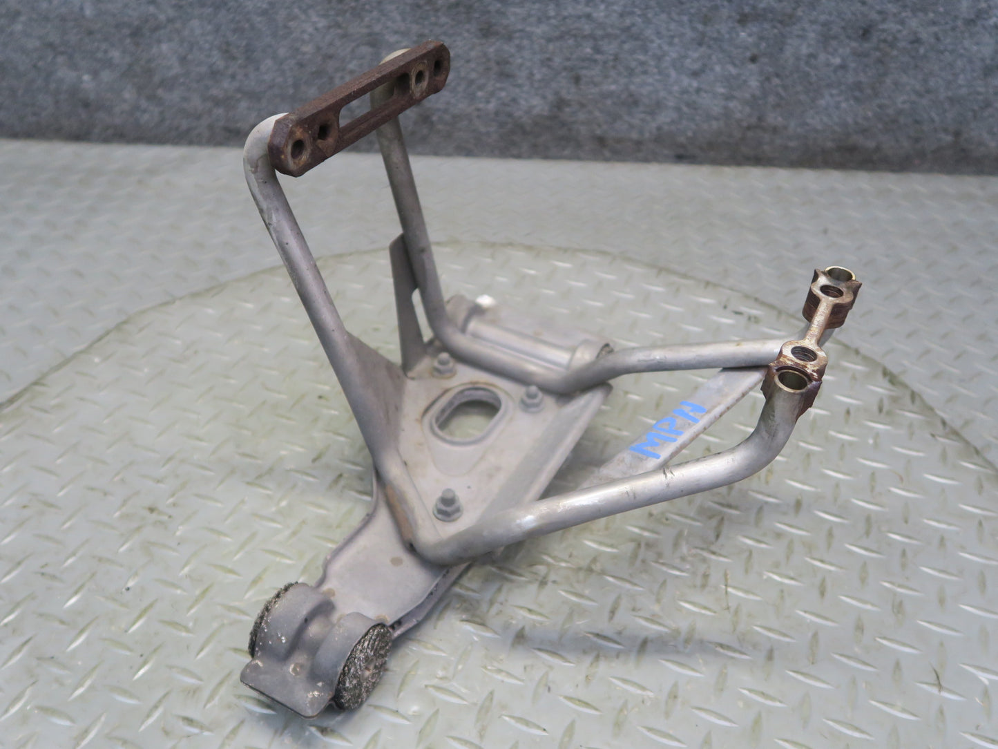 2002-2005 Porsche 911 Carrera 996 Right Side Muffler Support Bracket