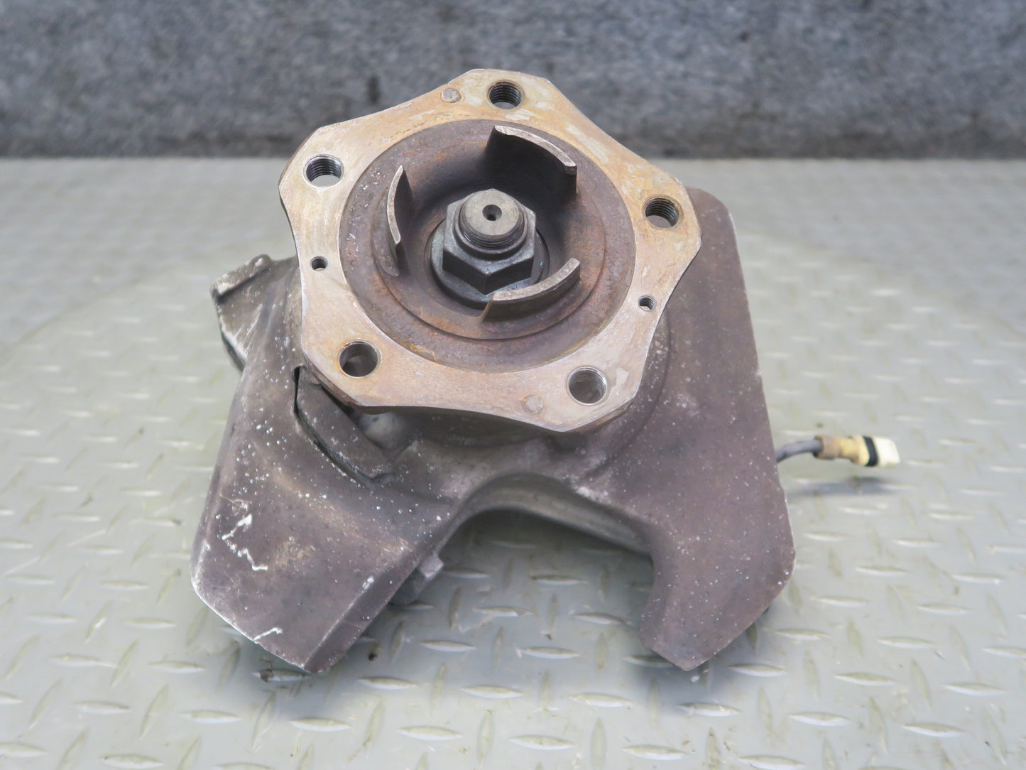 1999-2004 Porsche 911 996 Front Right Spindle Knuckle Wheel Hub 99634165811