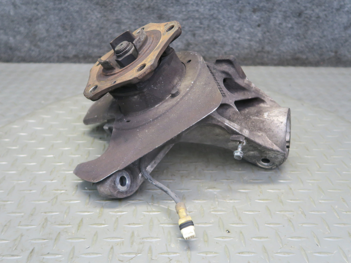 1999-2004 Porsche 911 996 Front Right Spindle Knuckle Wheel Hub 99634165811