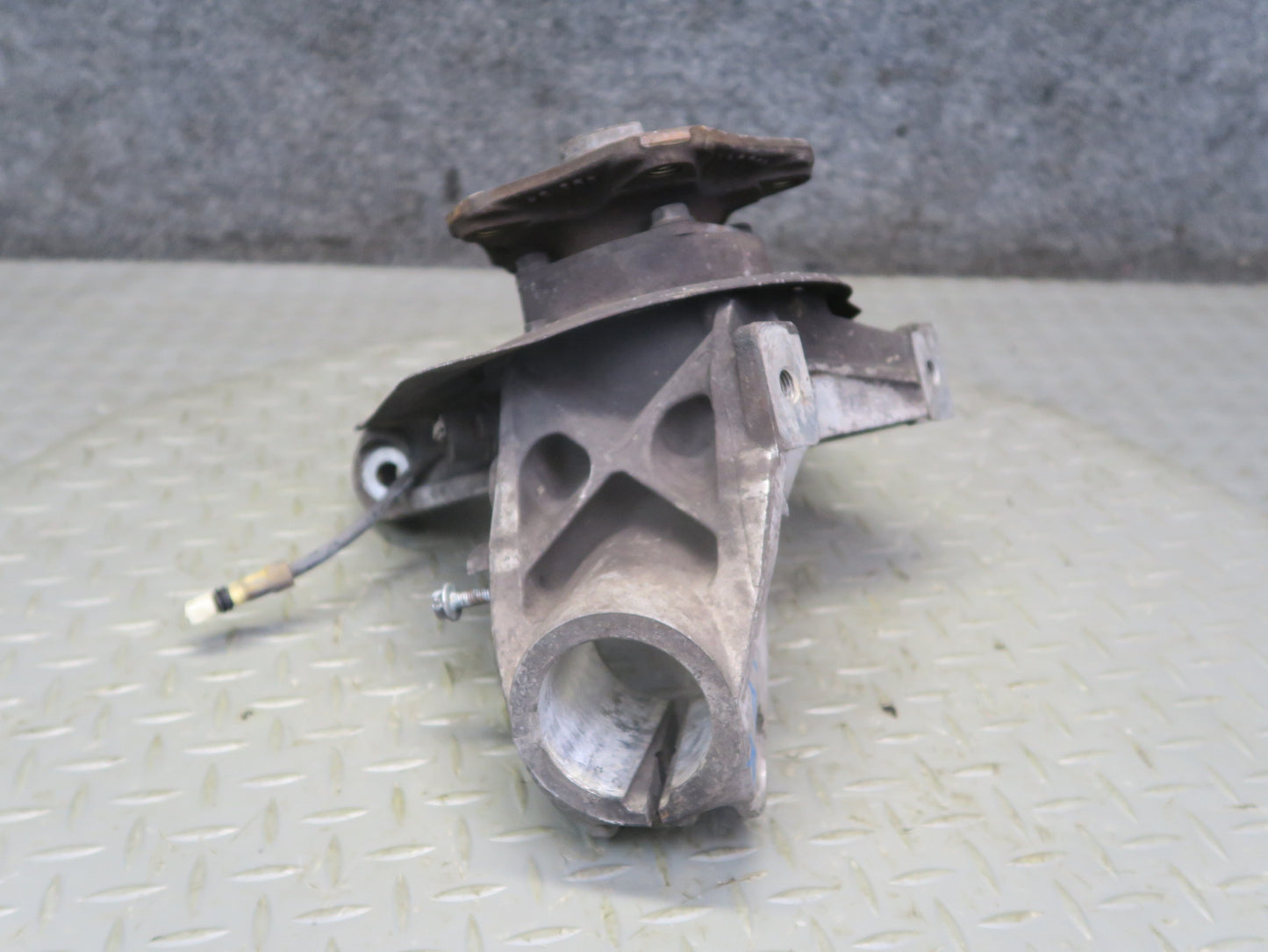 1999-2004 Porsche 911 996 Front Right Spindle Knuckle Wheel Hub 99634165811