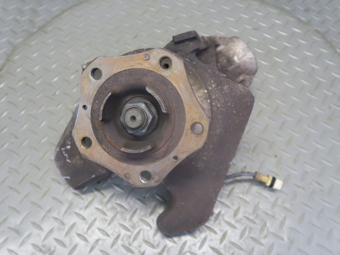 1999-2004 Porsche 911 996 Front Right Spindle Knuckle Wheel Hub 99634165811