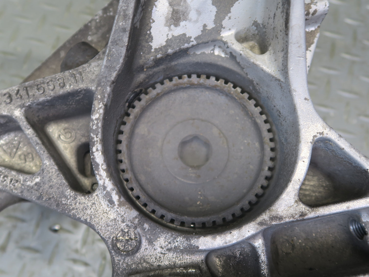 1999-2004 Porsche 911 996 Front Right Spindle Knuckle Wheel Hub 99634165811