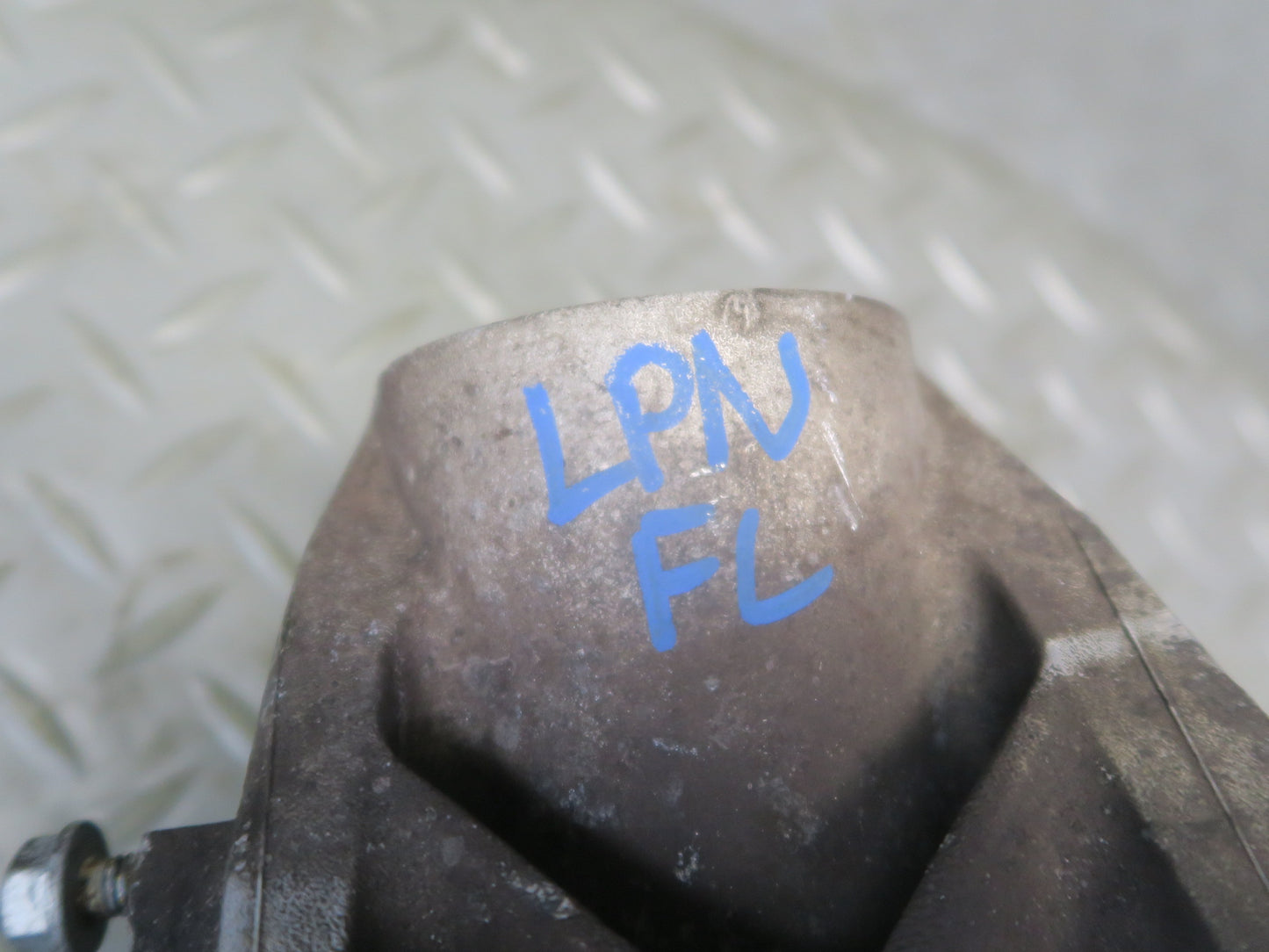 1999-2004 Porsche 911 996 Front Left Spindle Knuckle Wheel Hub 99634165711