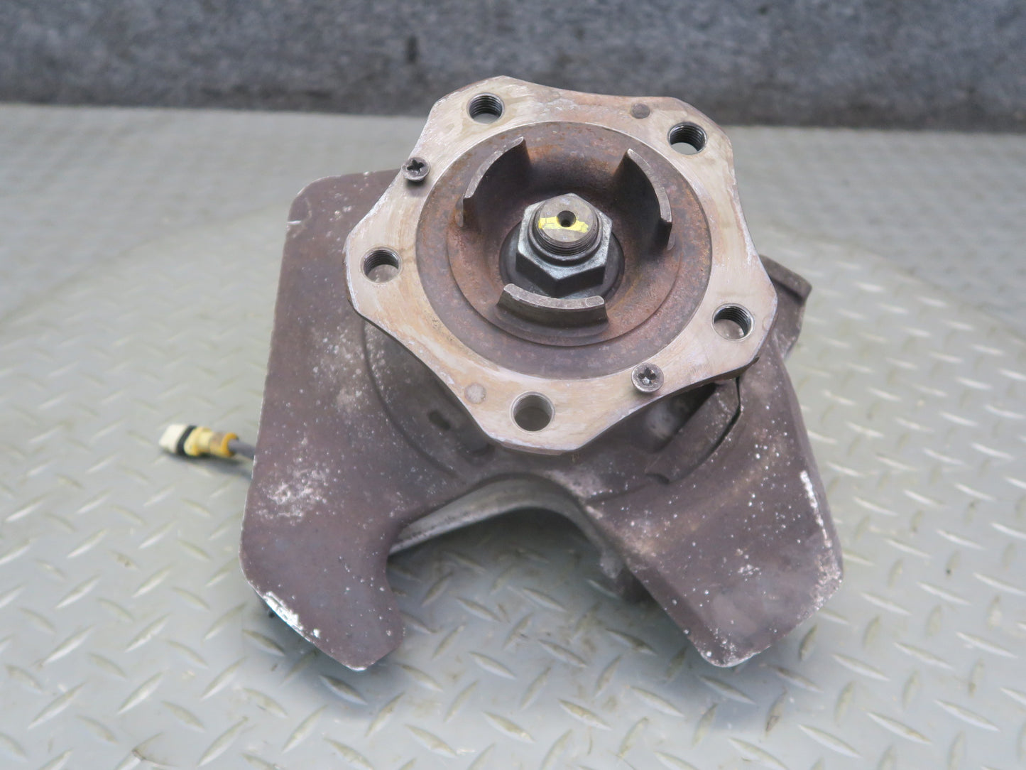 1999-2004 Porsche 911 996 Front Left Spindle Knuckle Wheel Hub 99634165711