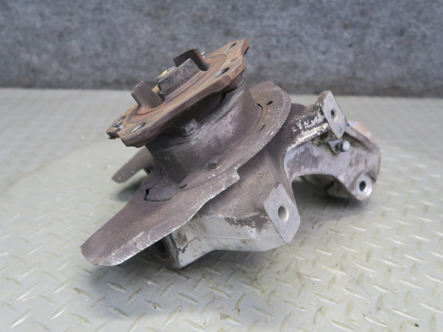 1999-2004 Porsche 911 996 Front Left Spindle Knuckle Wheel Hub 99634165711