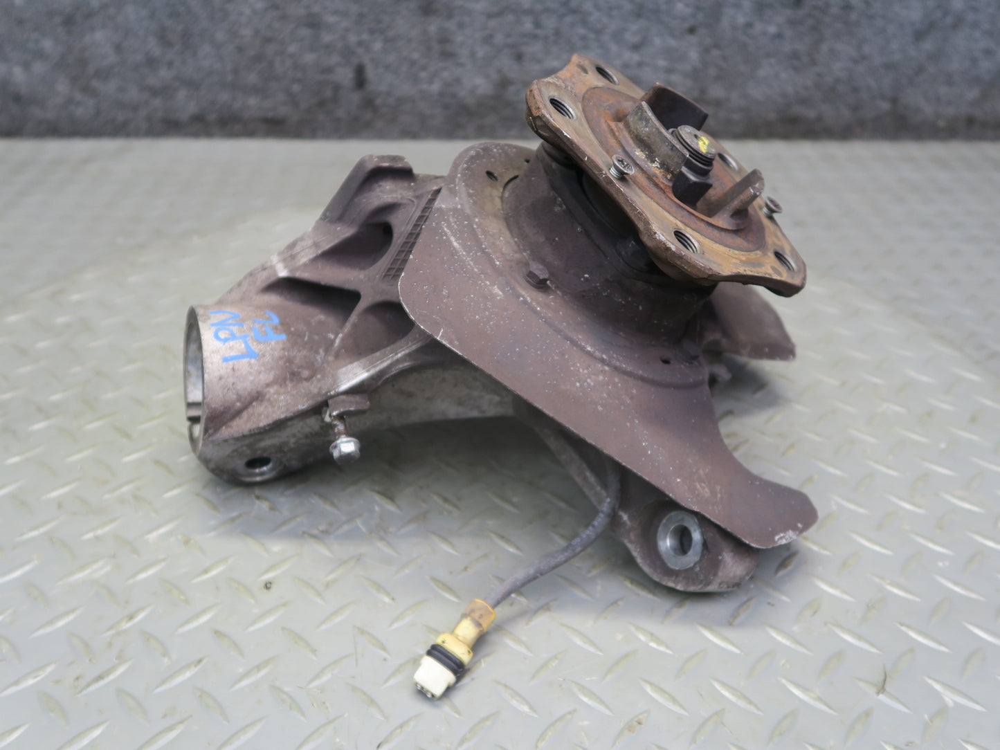 1999-2004 Porsche 911 996 Front Left Spindle Knuckle Wheel Hub 99634165711