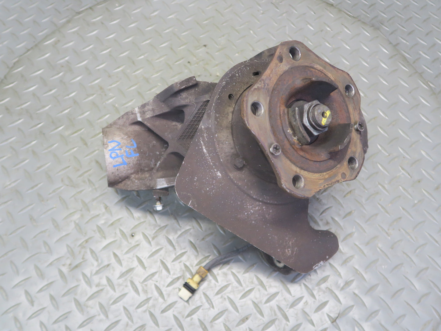 1999-2004 Porsche 911 996 Front Left Spindle Knuckle Wheel Hub 99634165711