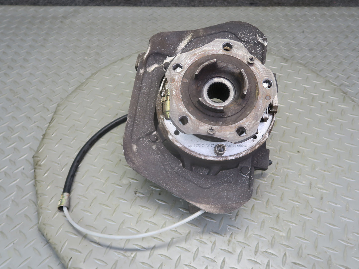 1999-2004 Porsche 911 996 Rear Left Spindle Knuckle Wheel Hub 9633111105