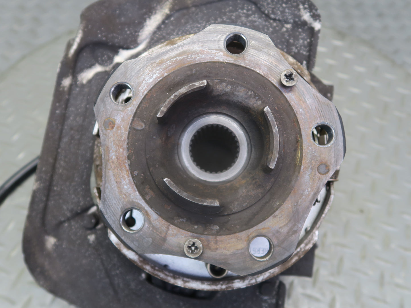 1999-2004 Porsche 911 996 Rear Left Spindle Knuckle Wheel Hub 9633111105