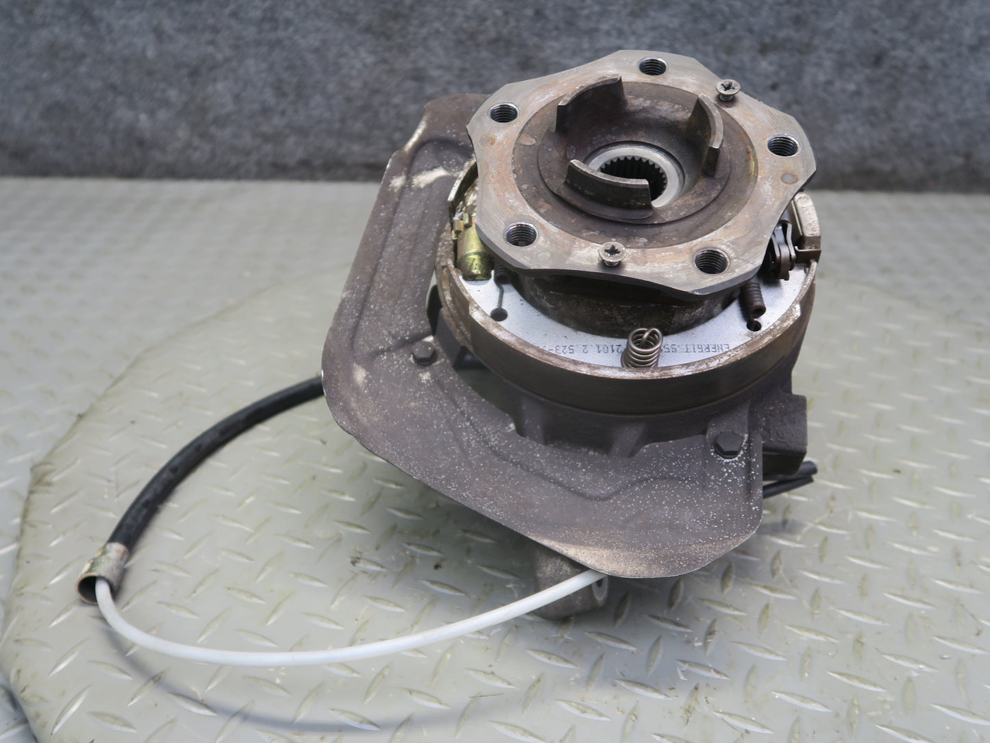 1999-2004 Porsche 911 996 Rear Left Spindle Knuckle Wheel Hub 9633111105