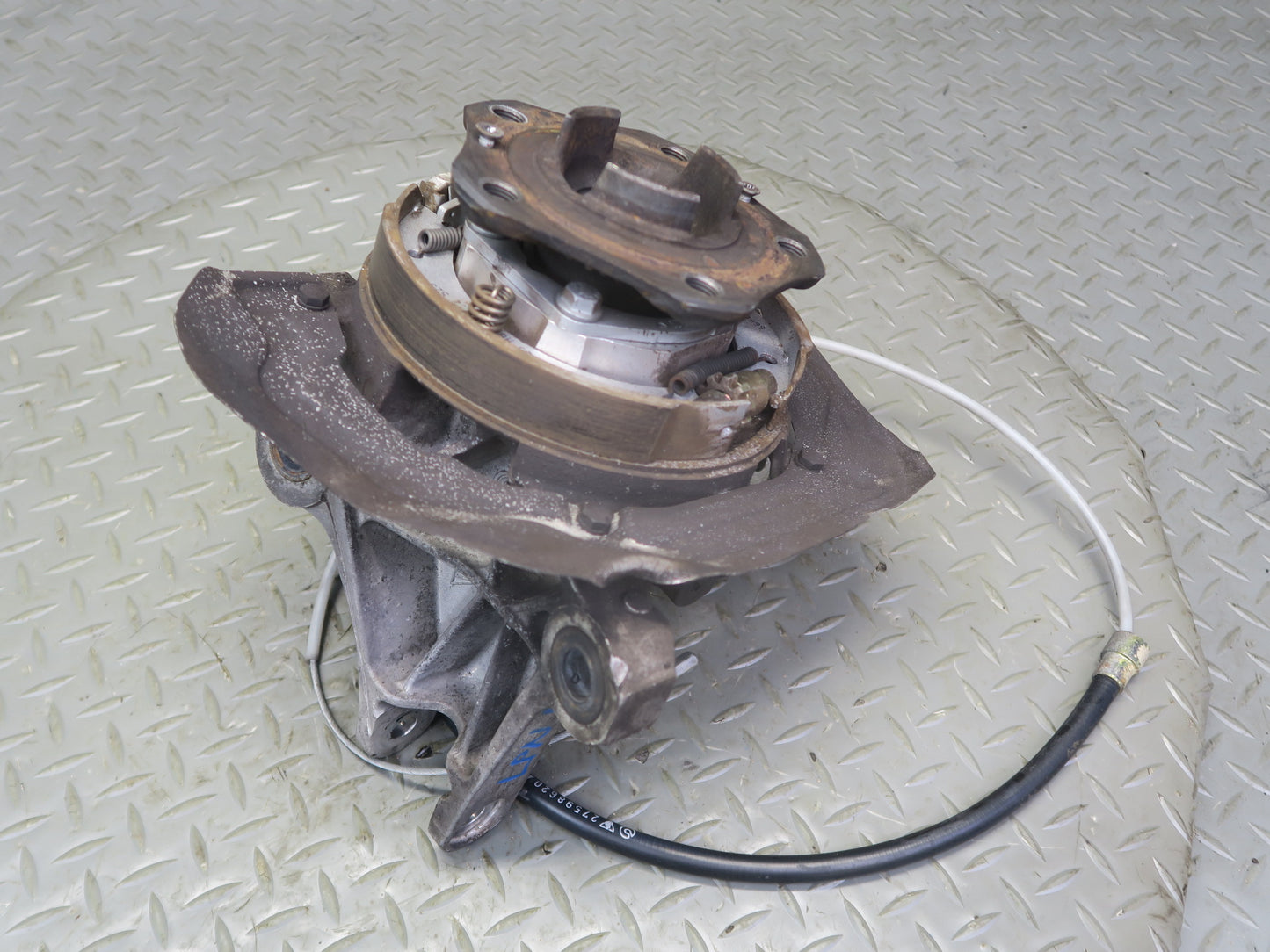 1999-2004 Porsche 911 996 Rear Left Spindle Knuckle Wheel Hub 9633111105