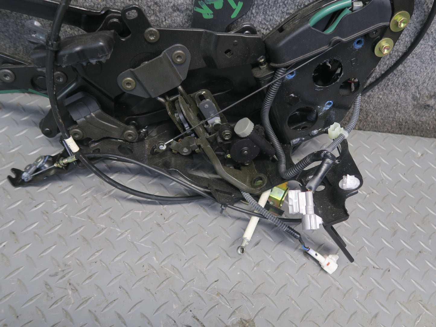 02-10 Lexus UZZ40L SC430 Set of 2 Rear Left & Right Trunk Hinge Black OEM