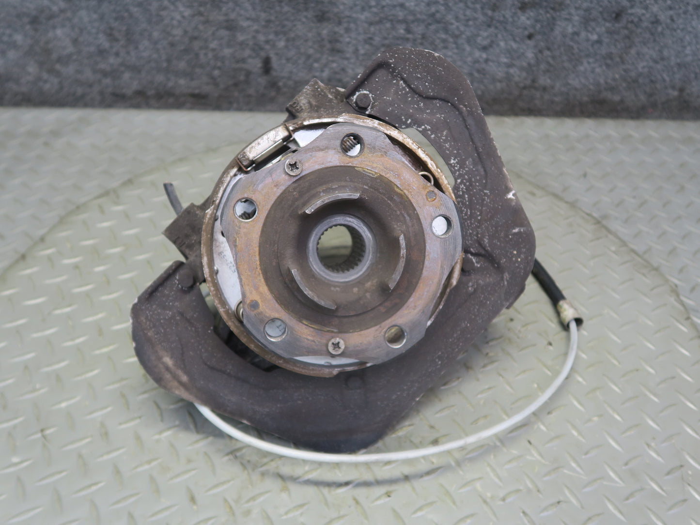 1999-2004 Porsche 911 996 Rear Right Spindle Knuckle Wheel Hub 9633111205