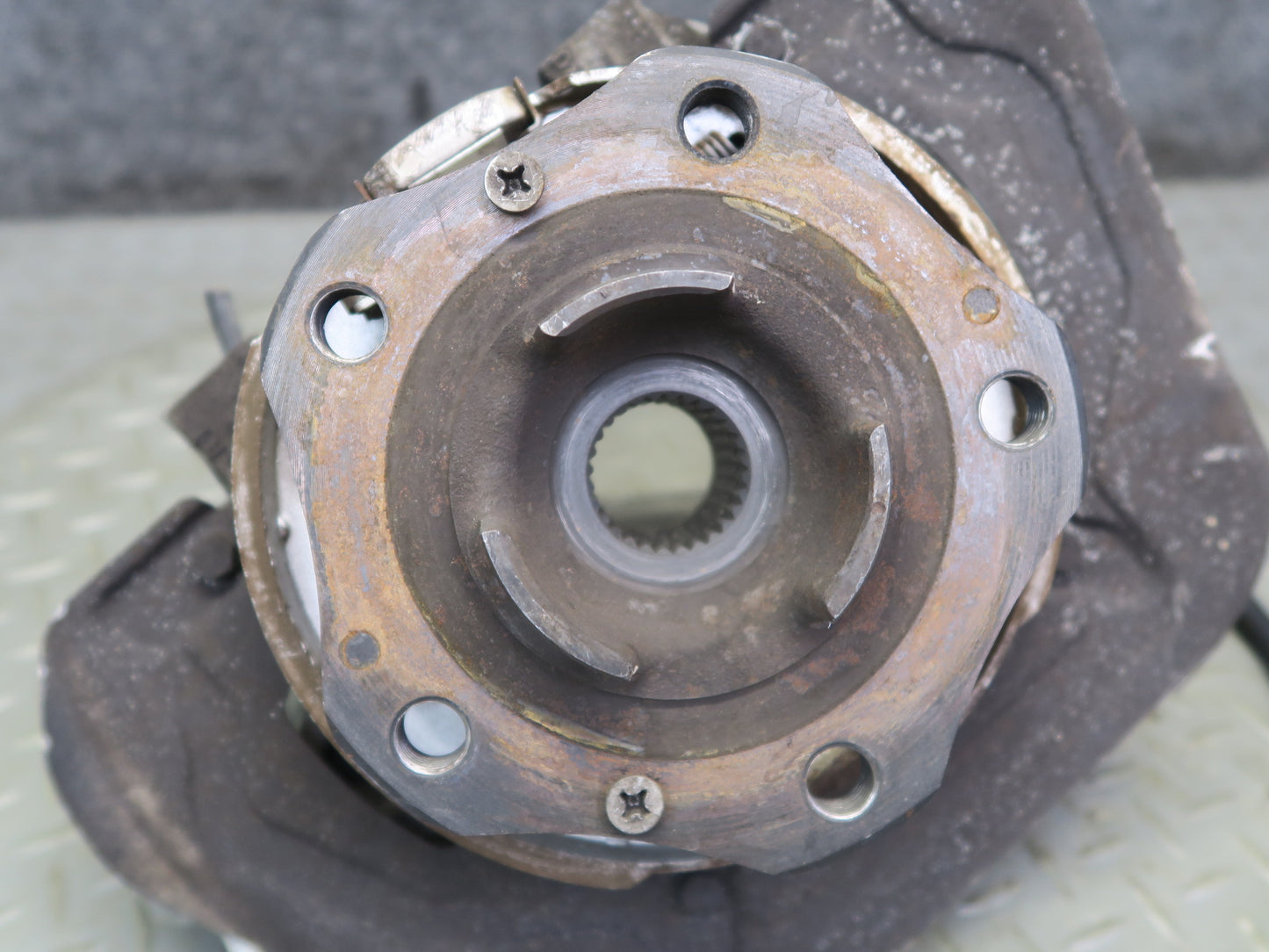1999-2004 Porsche 911 996 Rear Right Spindle Knuckle Wheel Hub 9633111205