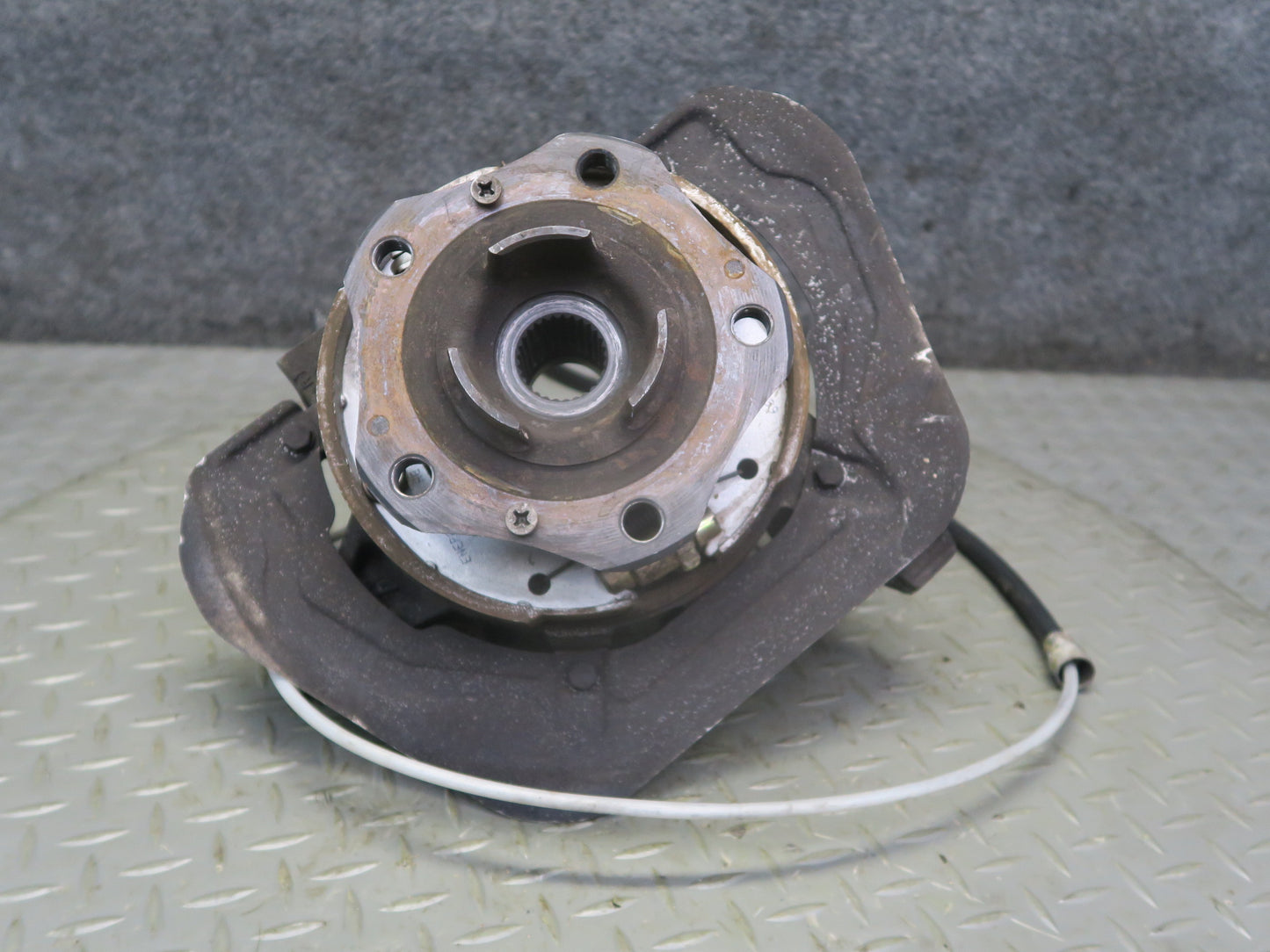 1999-2004 Porsche 911 996 Rear Right Spindle Knuckle Wheel Hub 9633111205