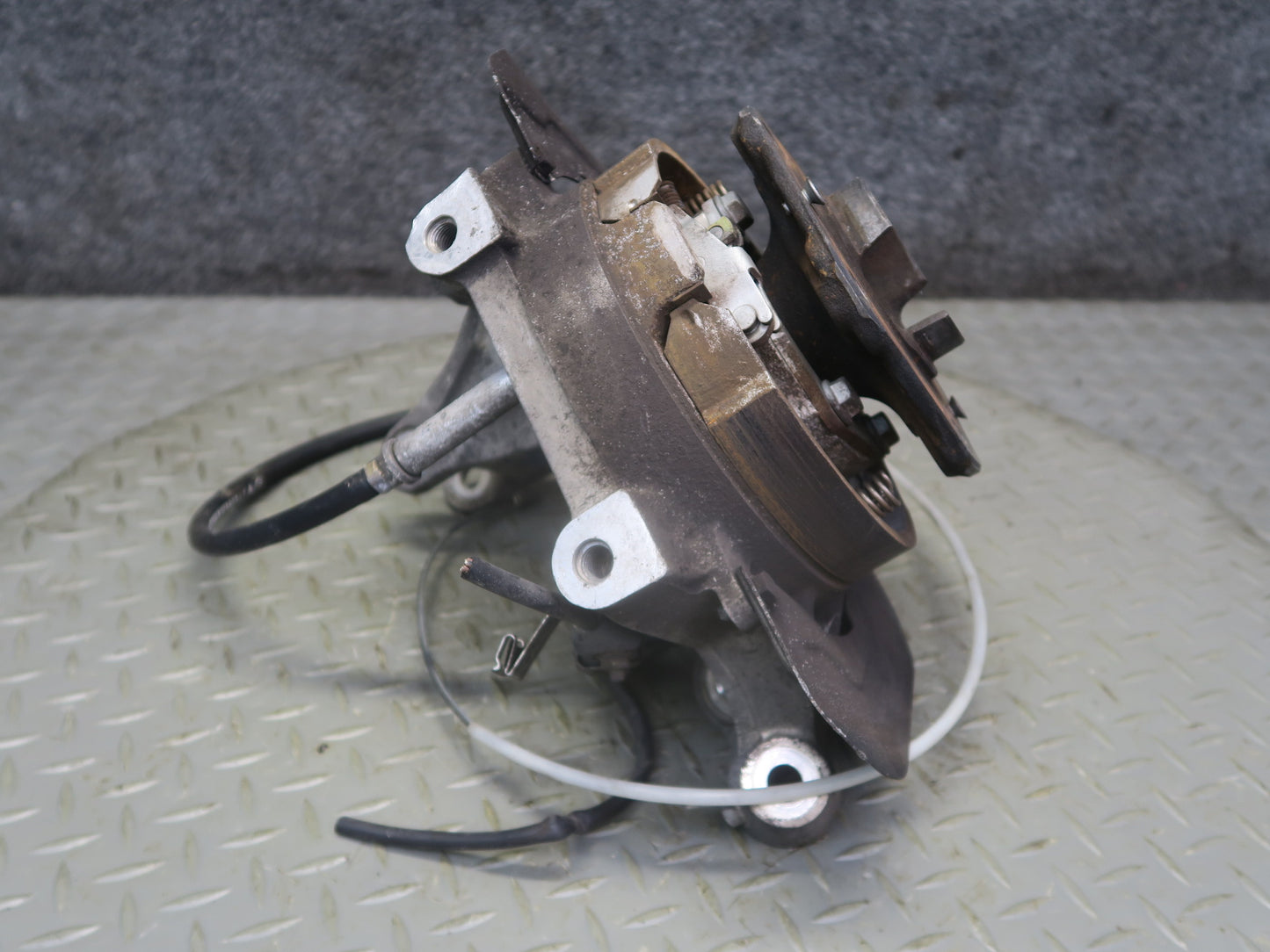1999-2004 Porsche 911 996 Rear Right Spindle Knuckle Wheel Hub 9633111205