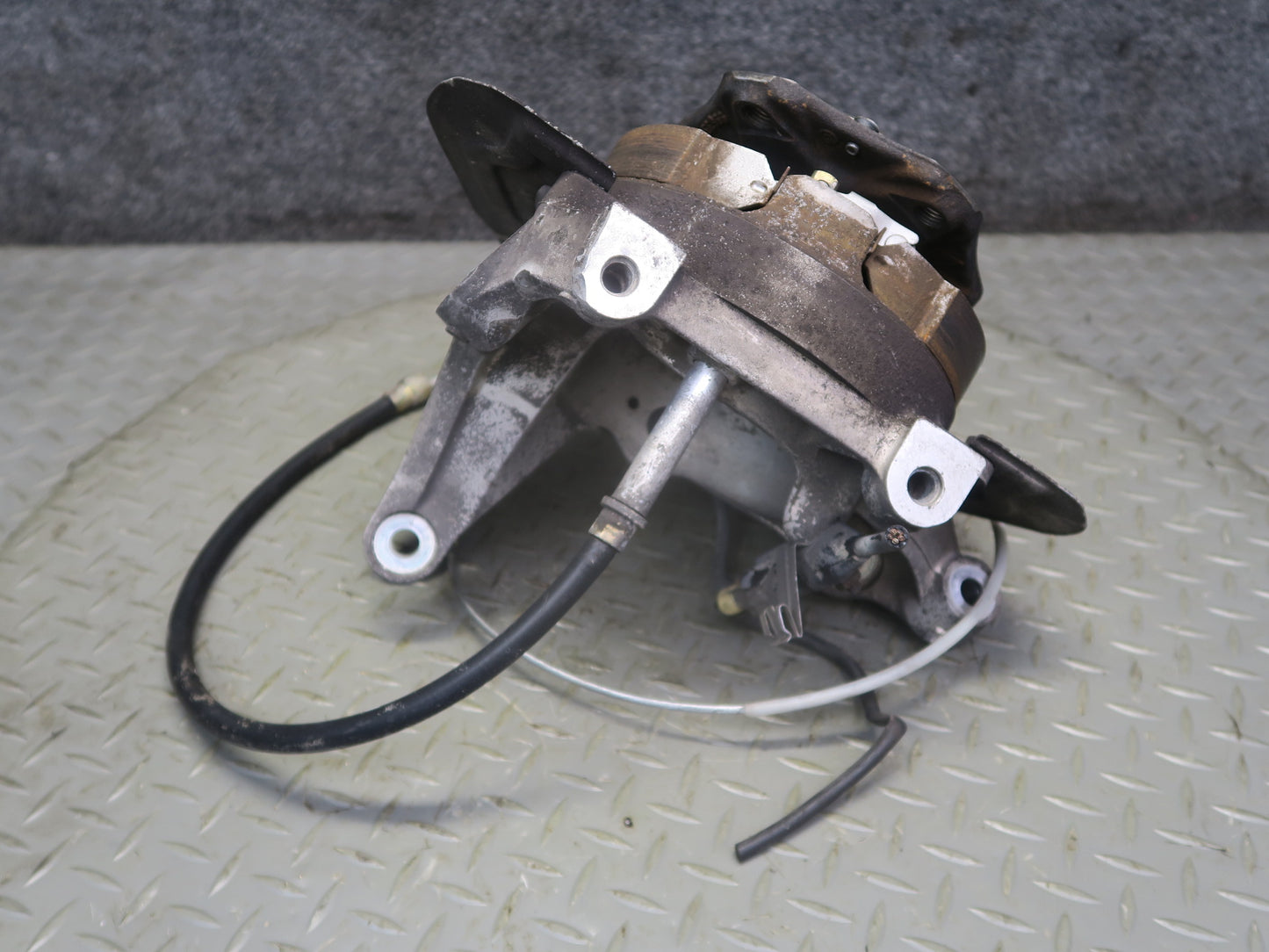 1999-2004 Porsche 911 996 Rear Right Spindle Knuckle Wheel Hub 9633111205