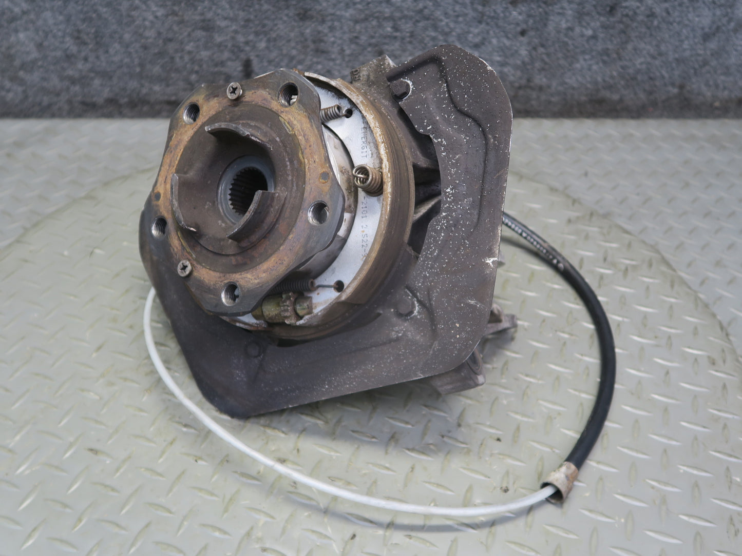 1999-2004 Porsche 911 996 Rear Right Spindle Knuckle Wheel Hub 9633111205