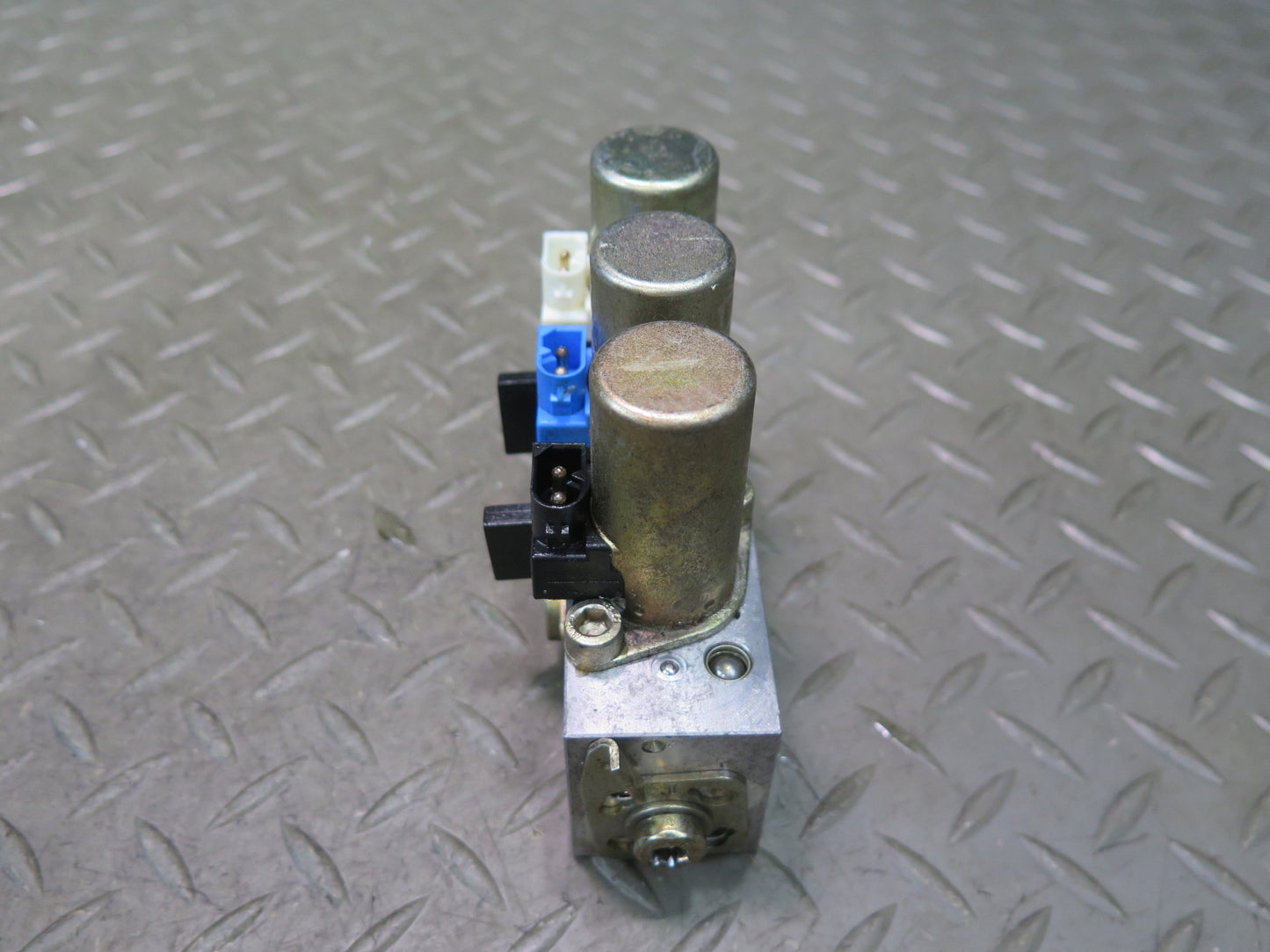 01-06 BMW E46 330ci Convertible TOP Roof Hydraulic Valve Control Block OEM