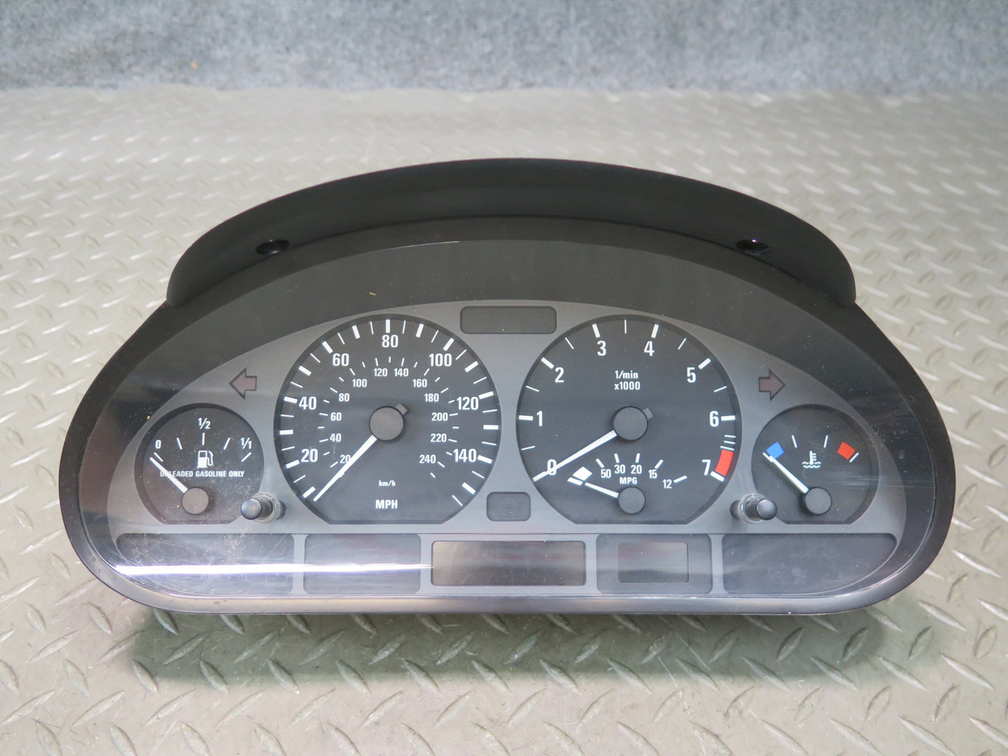 01-03 BMW E46 330Ci A/T Instrument Cluster Gauge Speedometer 4117715 OEM