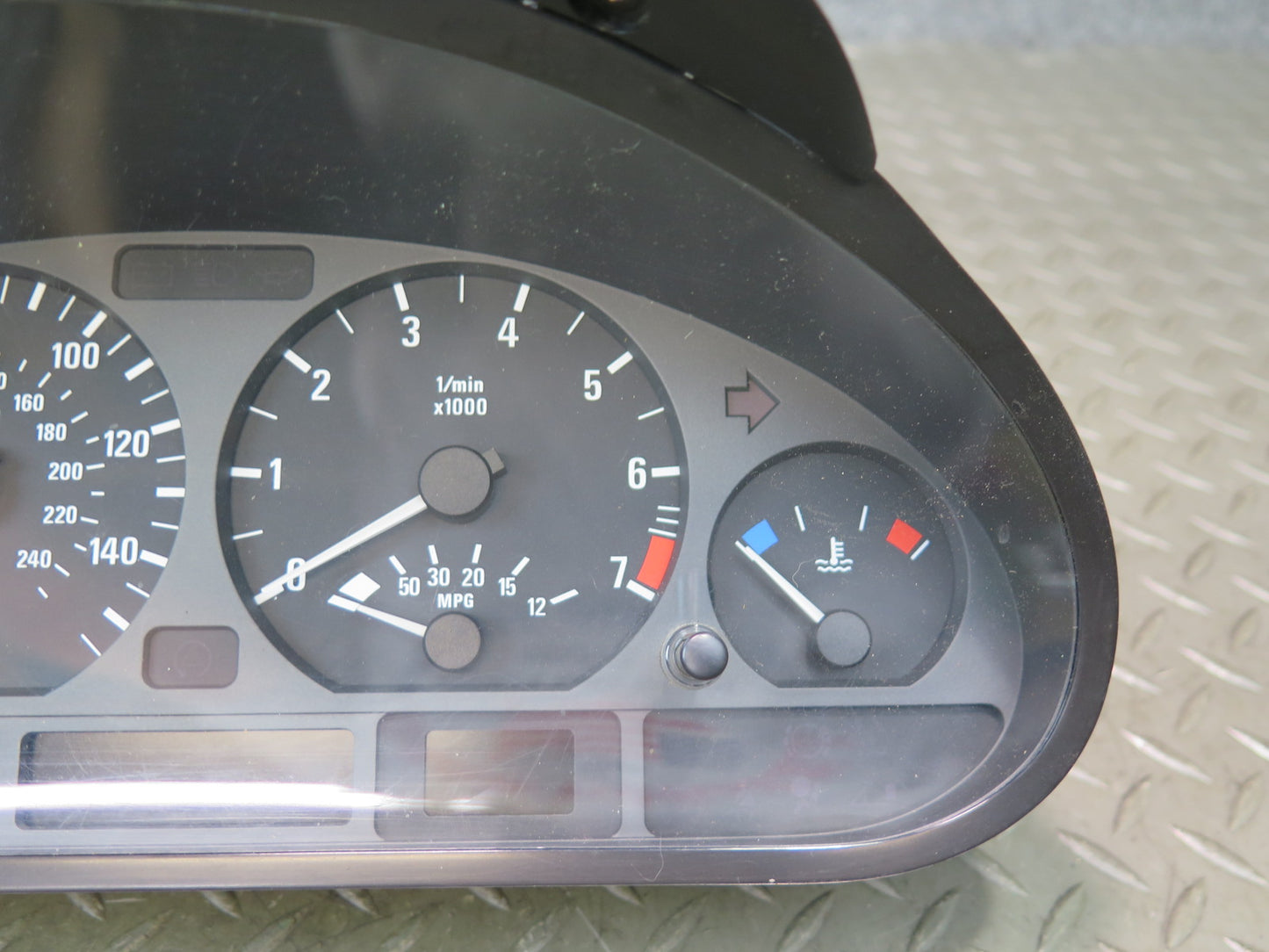 01-03 BMW E46 330Ci A/T Instrument Cluster Gauge Speedometer 4117715 OEM