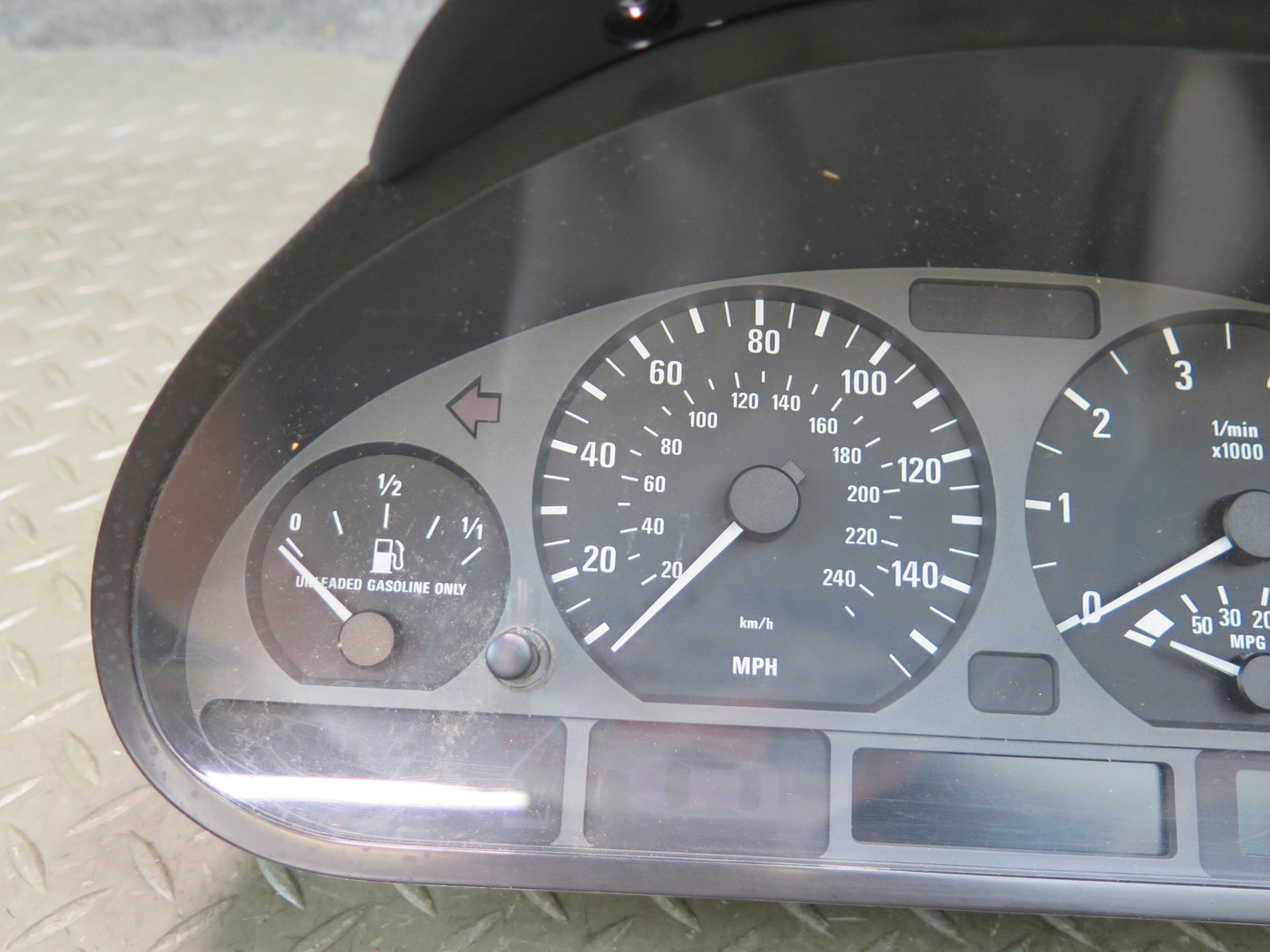 01-03 BMW E46 330Ci A/T Instrument Cluster Gauge Speedometer 4117715 OEM