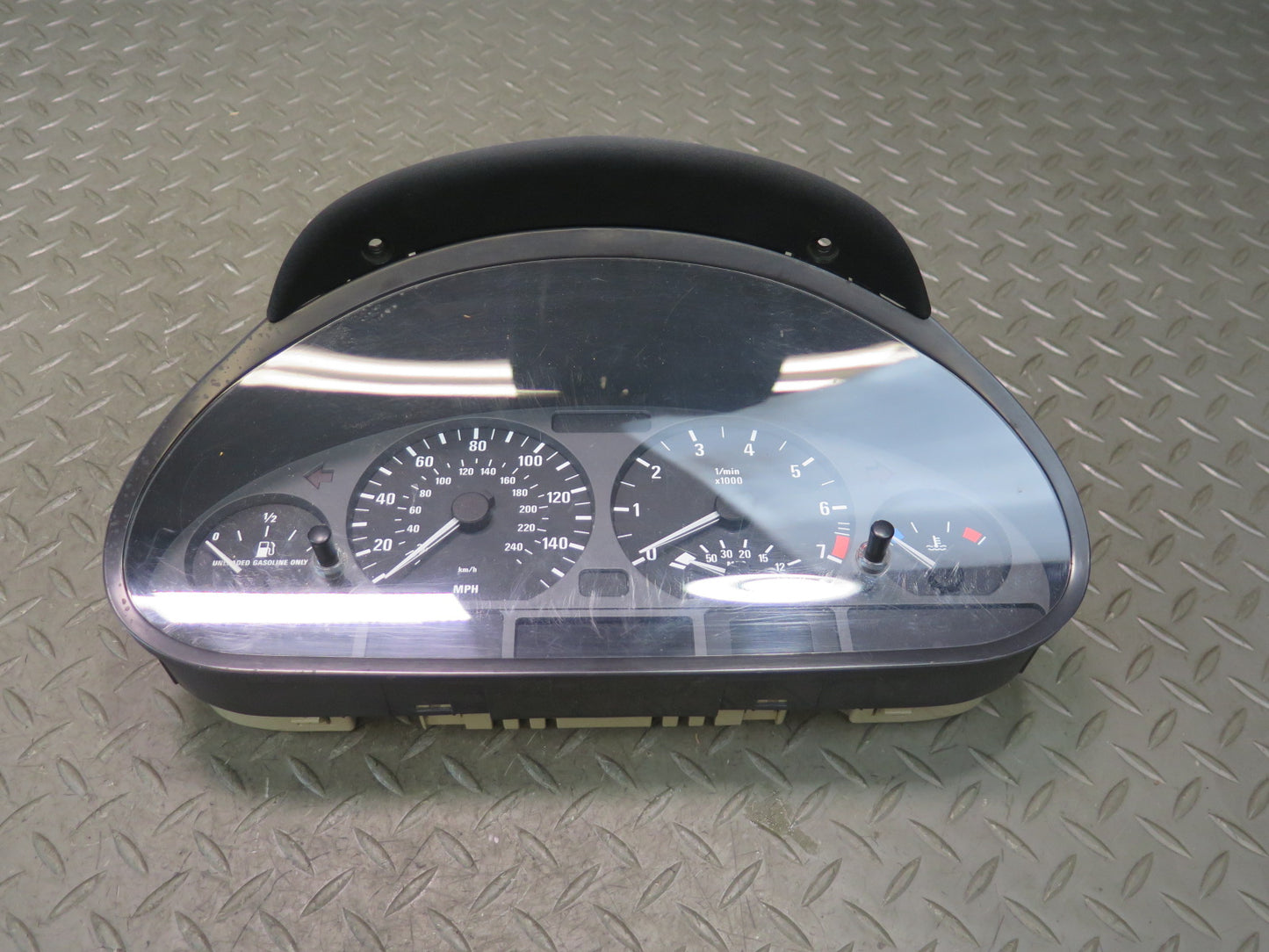 01-03 BMW E46 330Ci A/T Instrument Cluster Gauge Speedometer 4117715 OEM