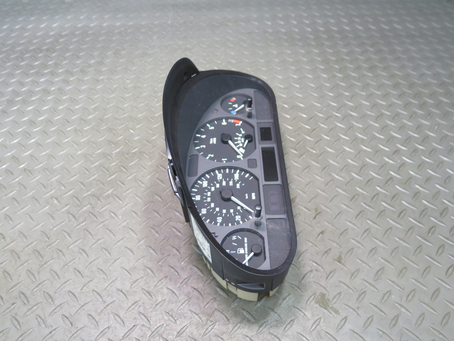 01-03 BMW E46 330Ci A/T Instrument Cluster Gauge Speedometer 4117715 OEM