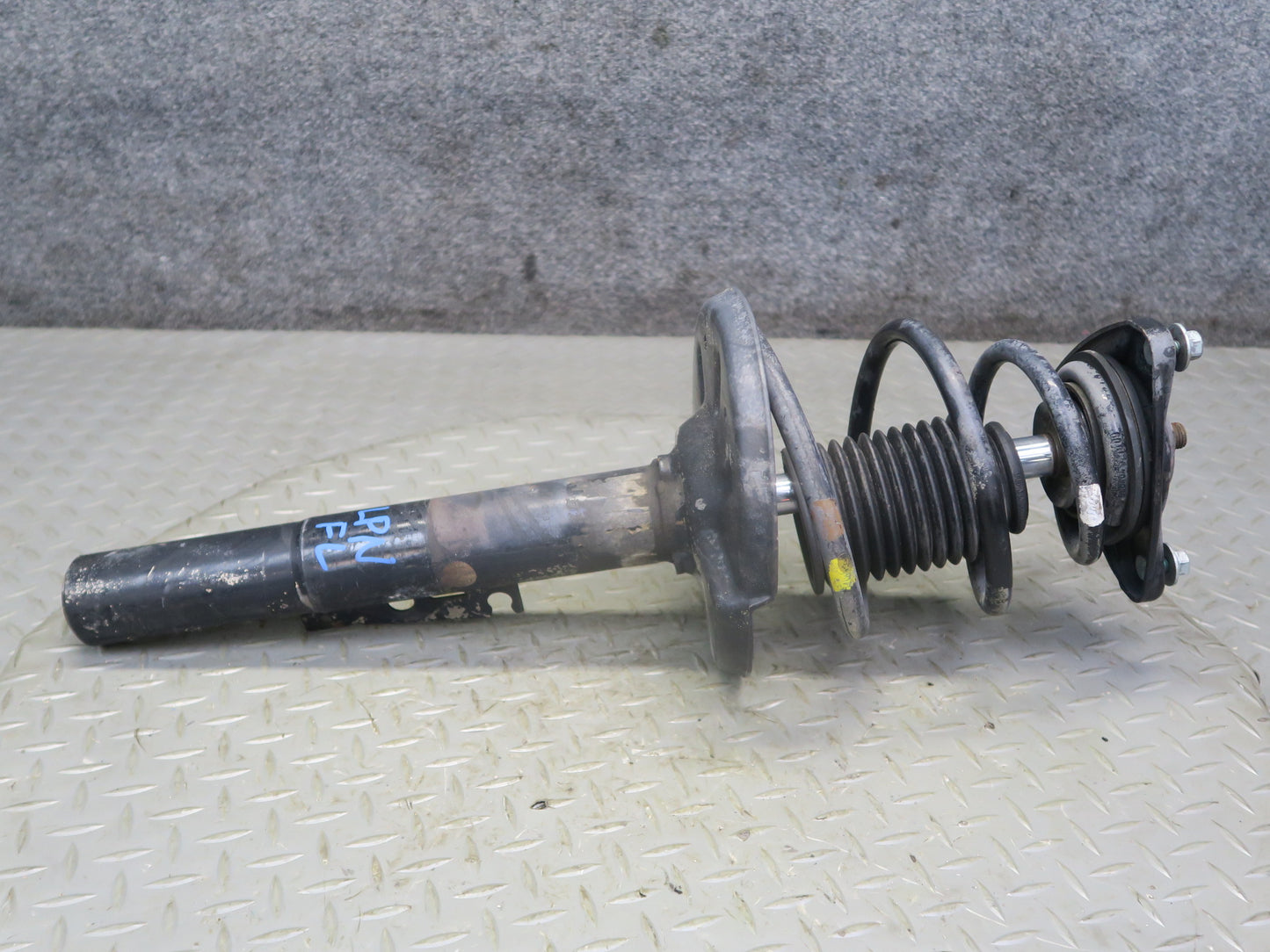 1999-2001 Porsche 911 996 Convertible RWD Front Strut Shock Absorber Set of 2