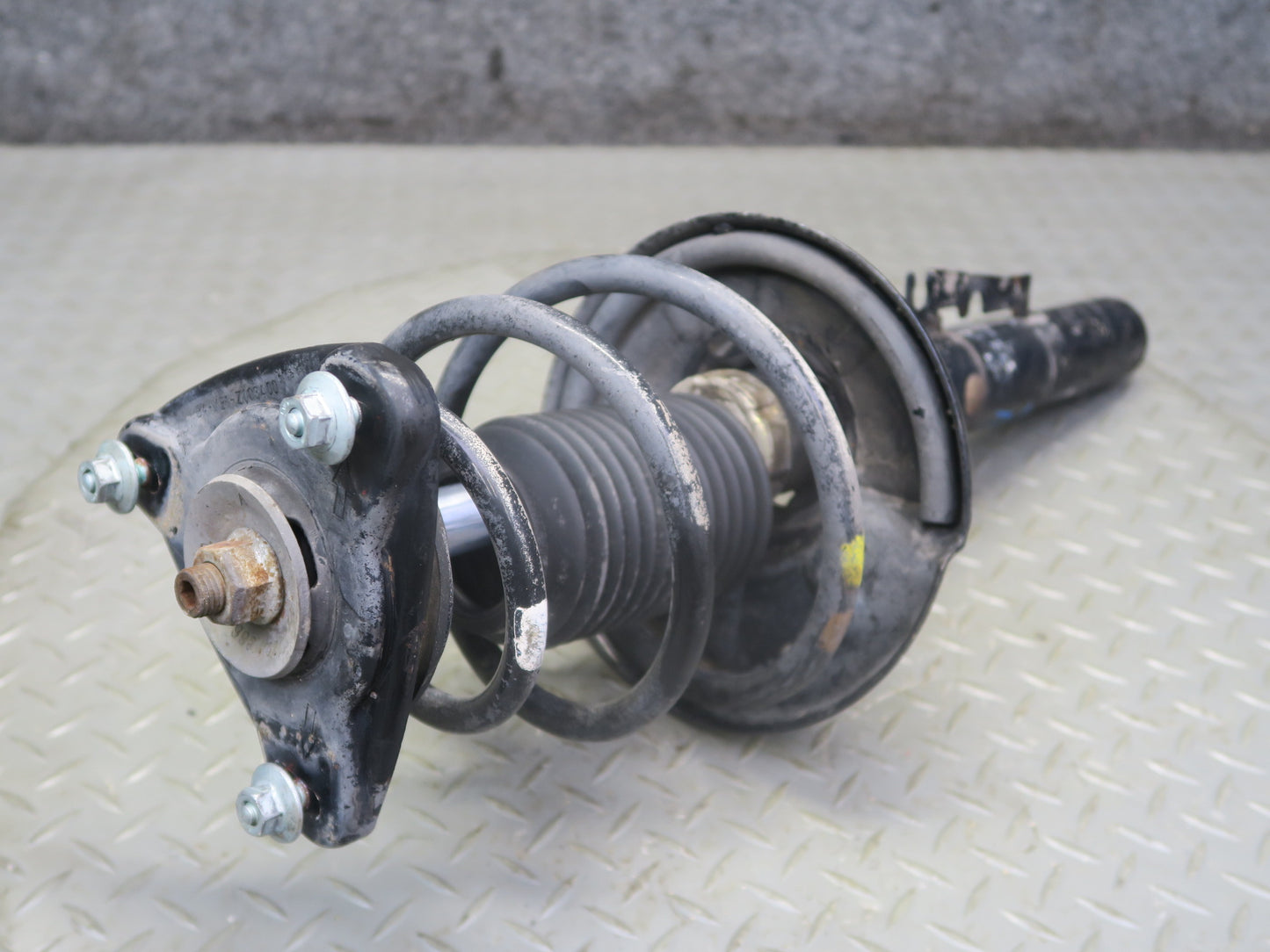 1999-2001 Porsche 911 996 Convertible RWD Front Strut Shock Absorber Set of 2