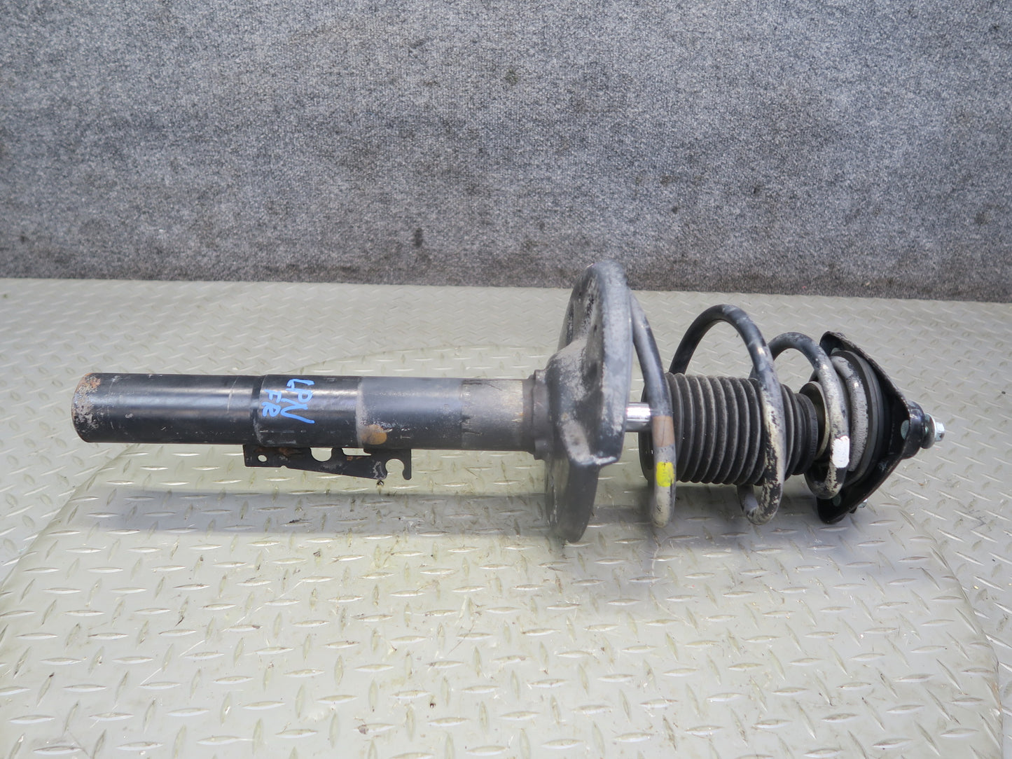 1999-2001 Porsche 911 996 Convertible RWD Front Strut Shock Absorber Set of 2