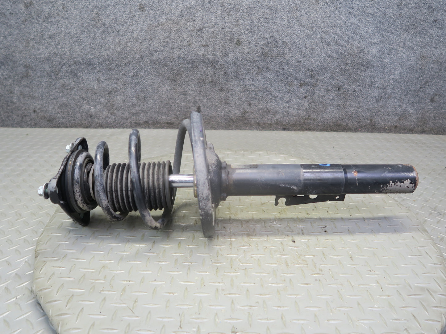 1999-2001 Porsche 911 996 Convertible RWD Front Strut Shock Absorber Set of 2