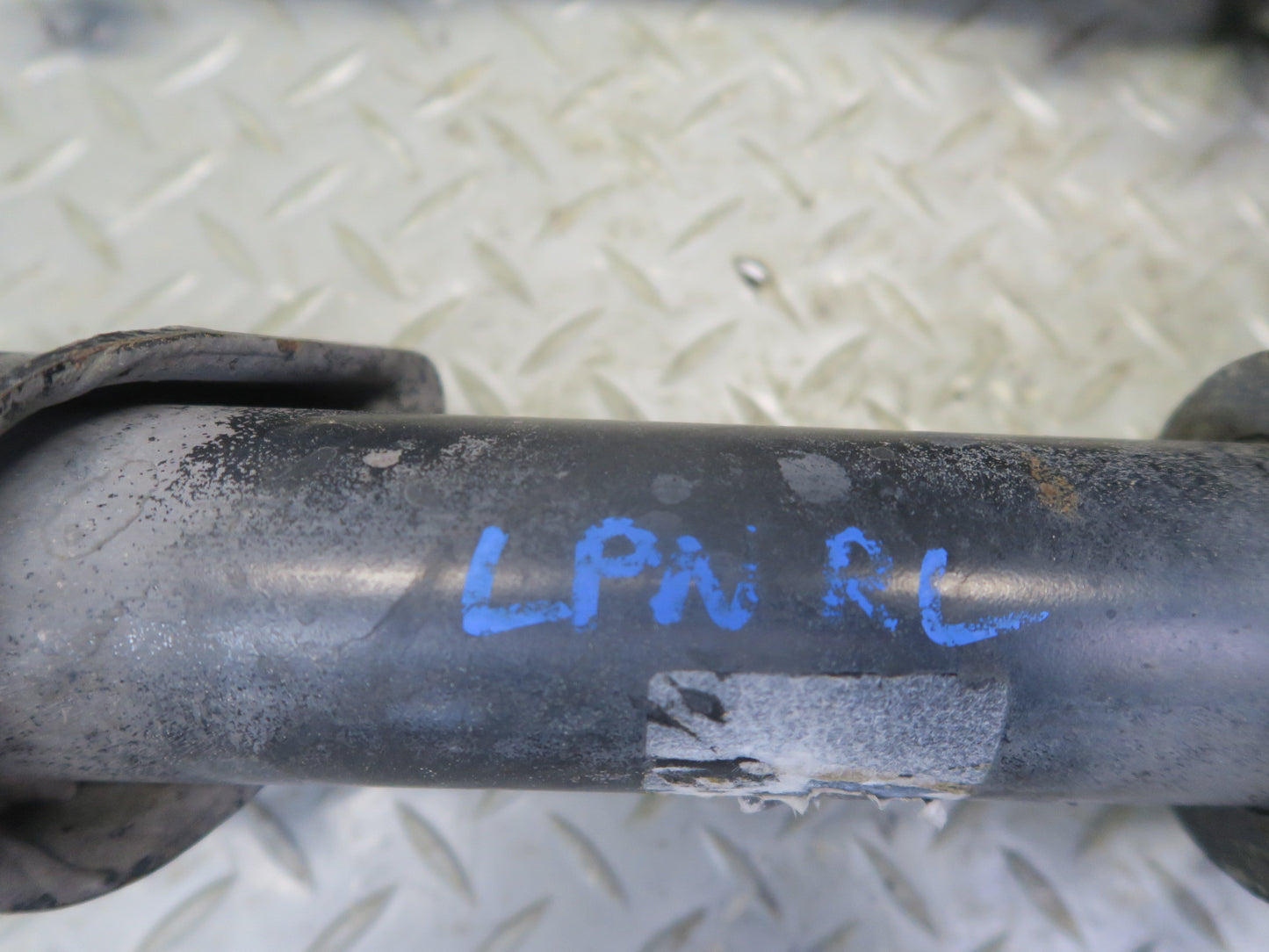 1999-2001 Porsche 911 996 Convertible RWD M/T Rear Strut Shock Absorber Set of 2