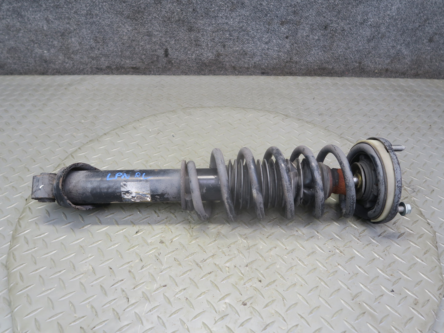 1999-2001 Porsche 911 996 Convertible RWD M/T Rear Strut Shock Absorber Set of 2