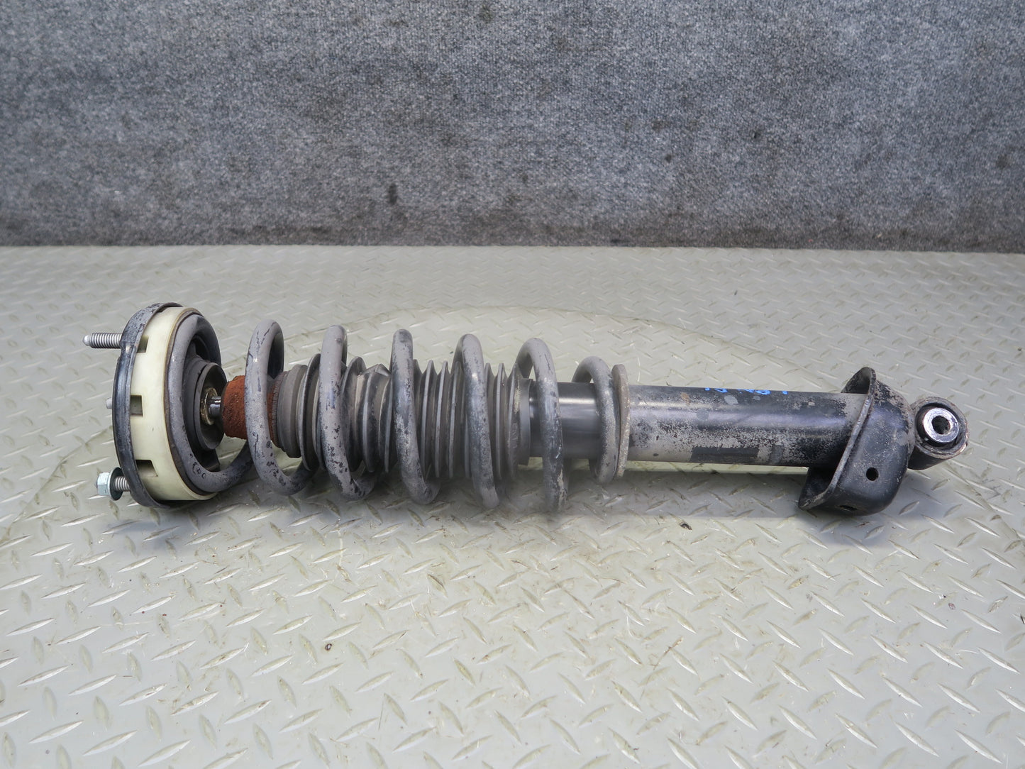 1999-2001 Porsche 911 996 Convertible RWD M/T Rear Strut Shock Absorber Set of 2