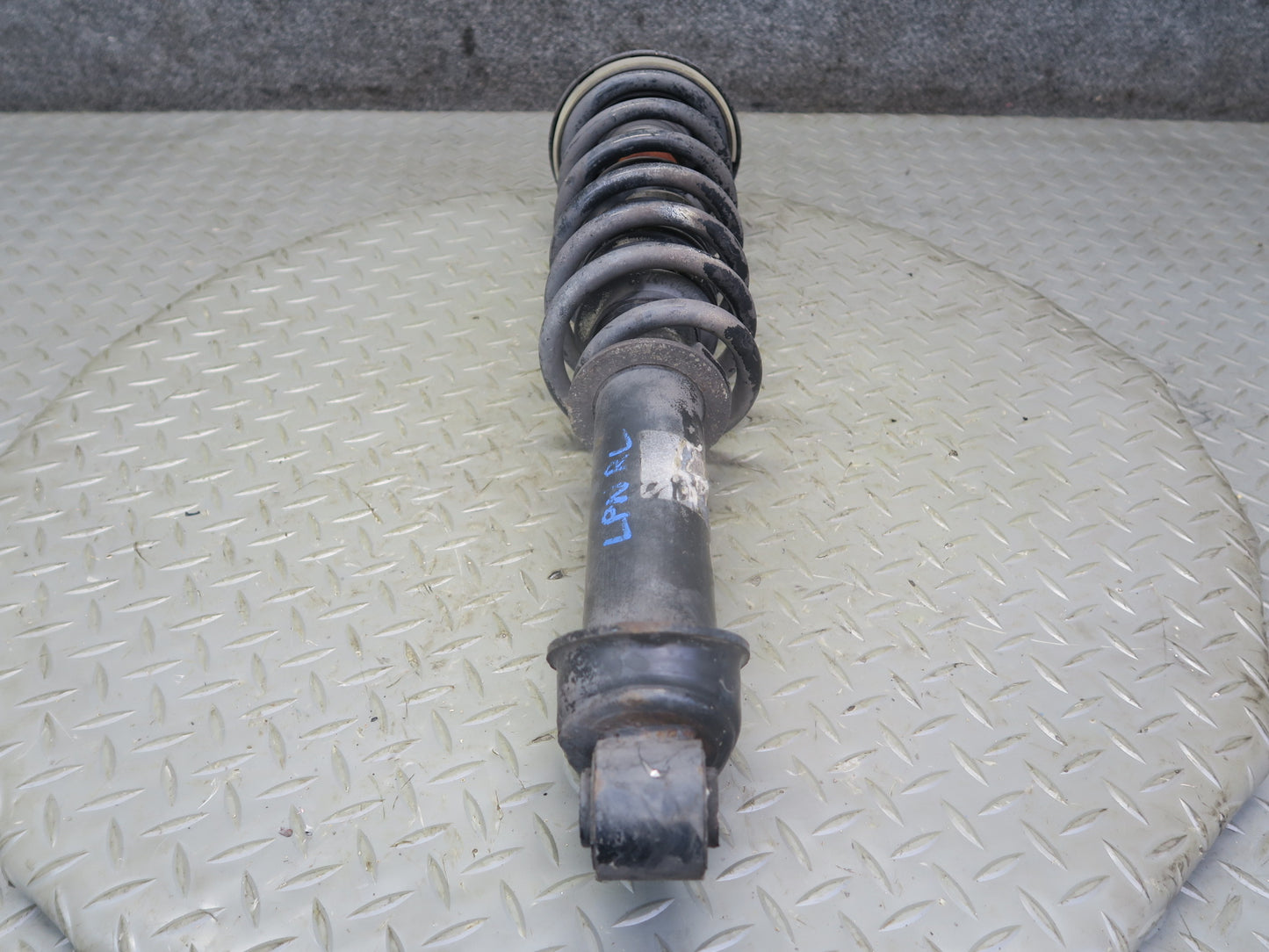 1999-2001 Porsche 911 996 Convertible RWD M/T Rear Strut Shock Absorber Set of 2