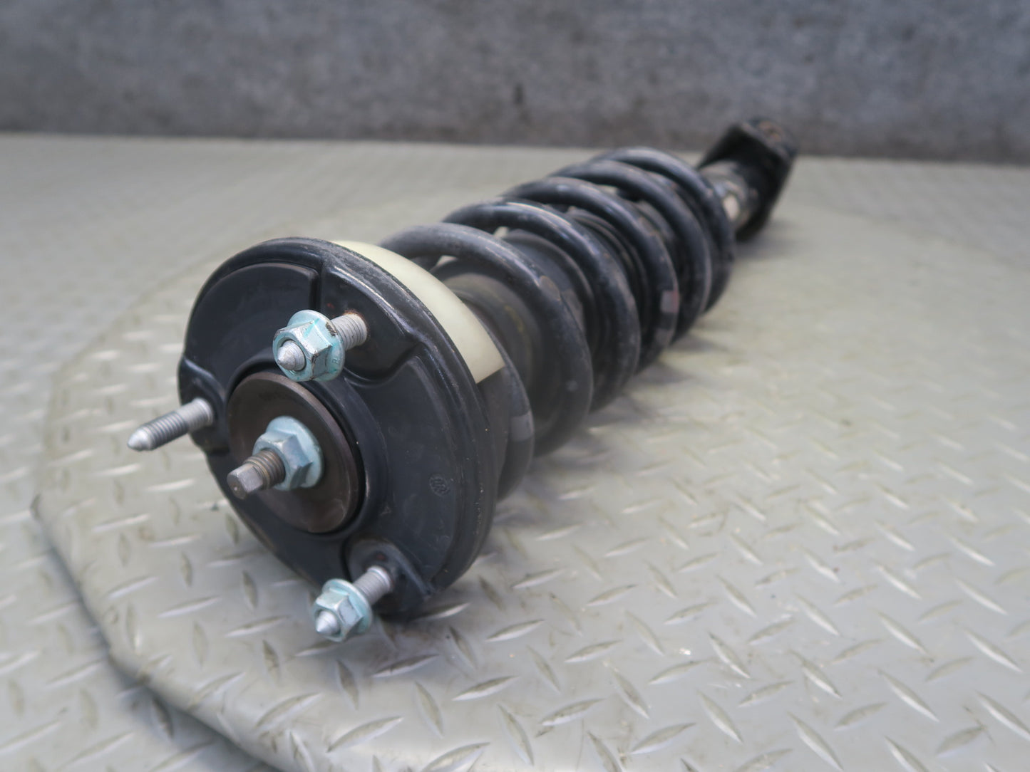 1999-2001 Porsche 911 996 Convertible RWD M/T Rear Strut Shock Absorber Set of 2