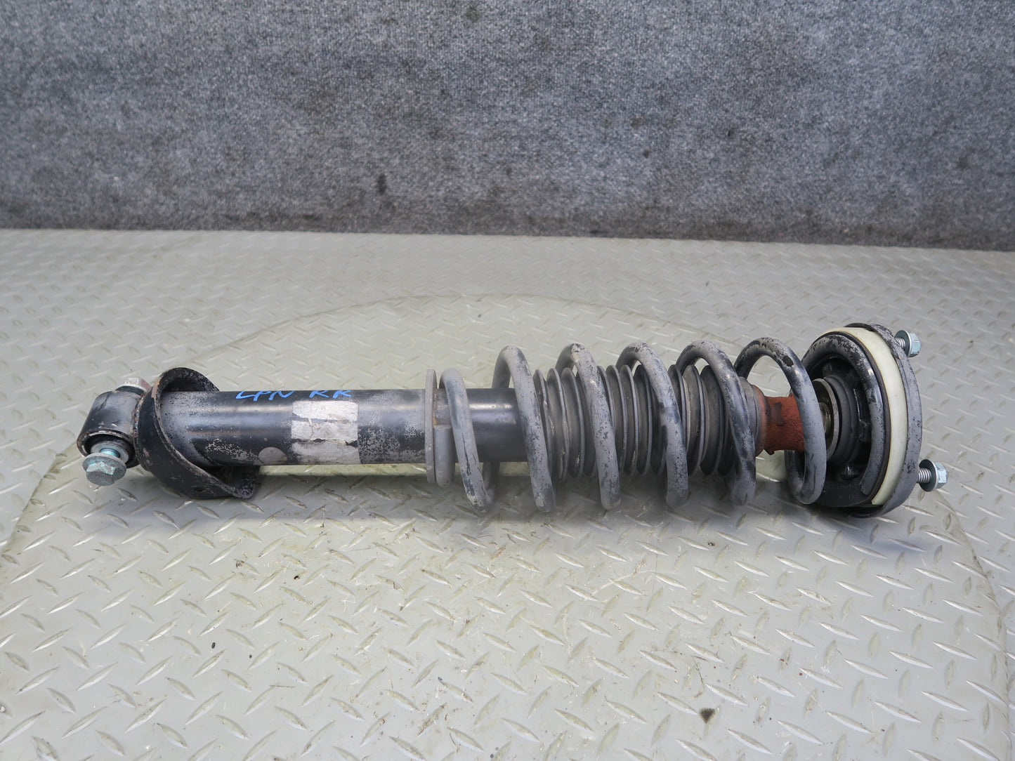 1999-2001 Porsche 911 996 Convertible RWD M/T Rear Strut Shock Absorber Set of 2