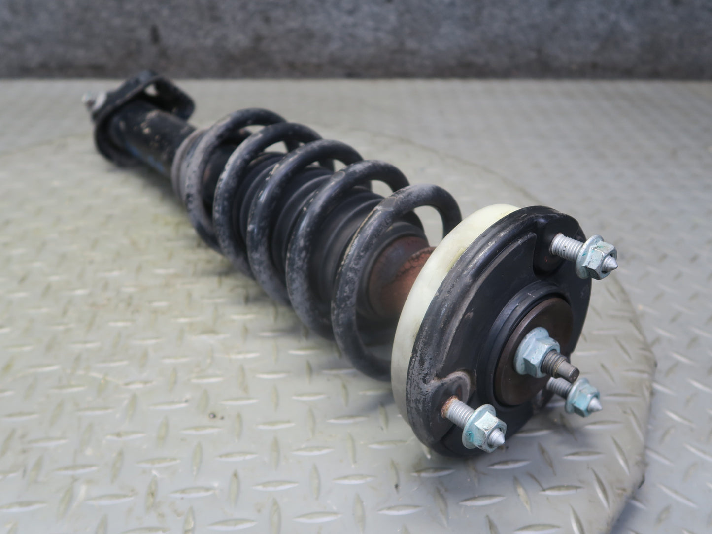 1999-2001 Porsche 911 996 Convertible RWD M/T Rear Strut Shock Absorber Set of 2