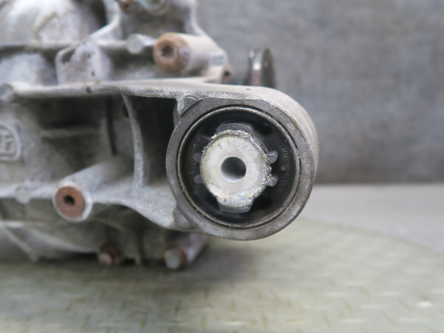 2003-2006 Porsche Cayenne 955 Turbo Rear Axle Differential Carrier 3.7 Ratio OEM