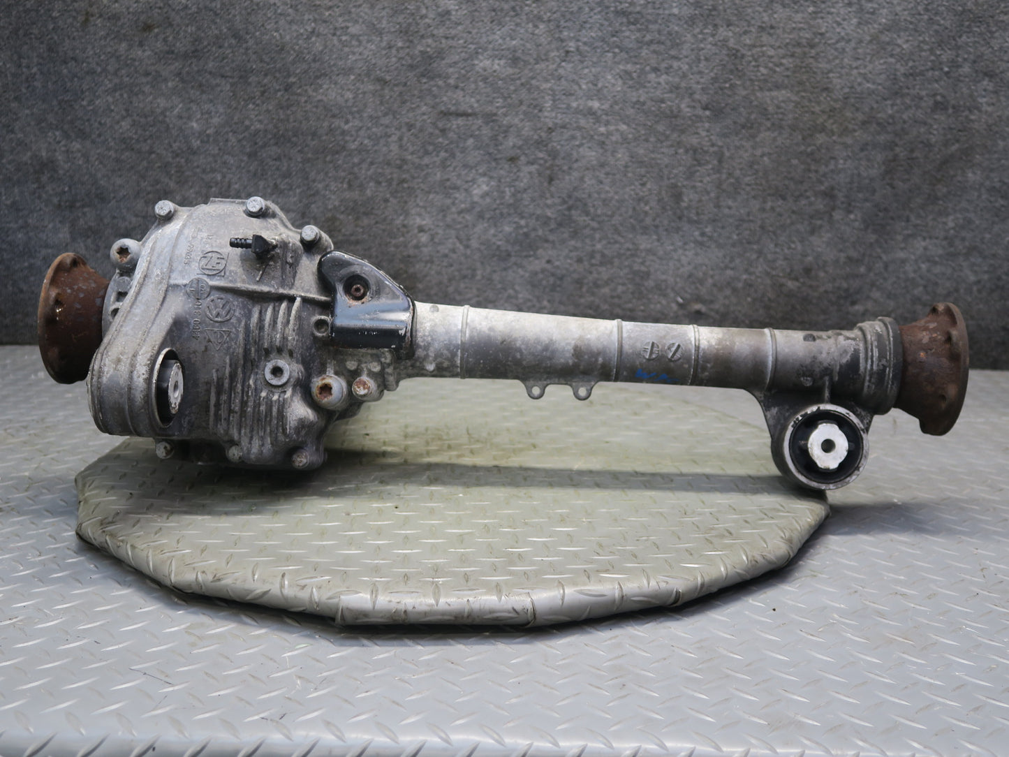 03-06 Porsche Cayenne 955 Turbo Front Axle Differential Carrier 3.7 Ratio OEM