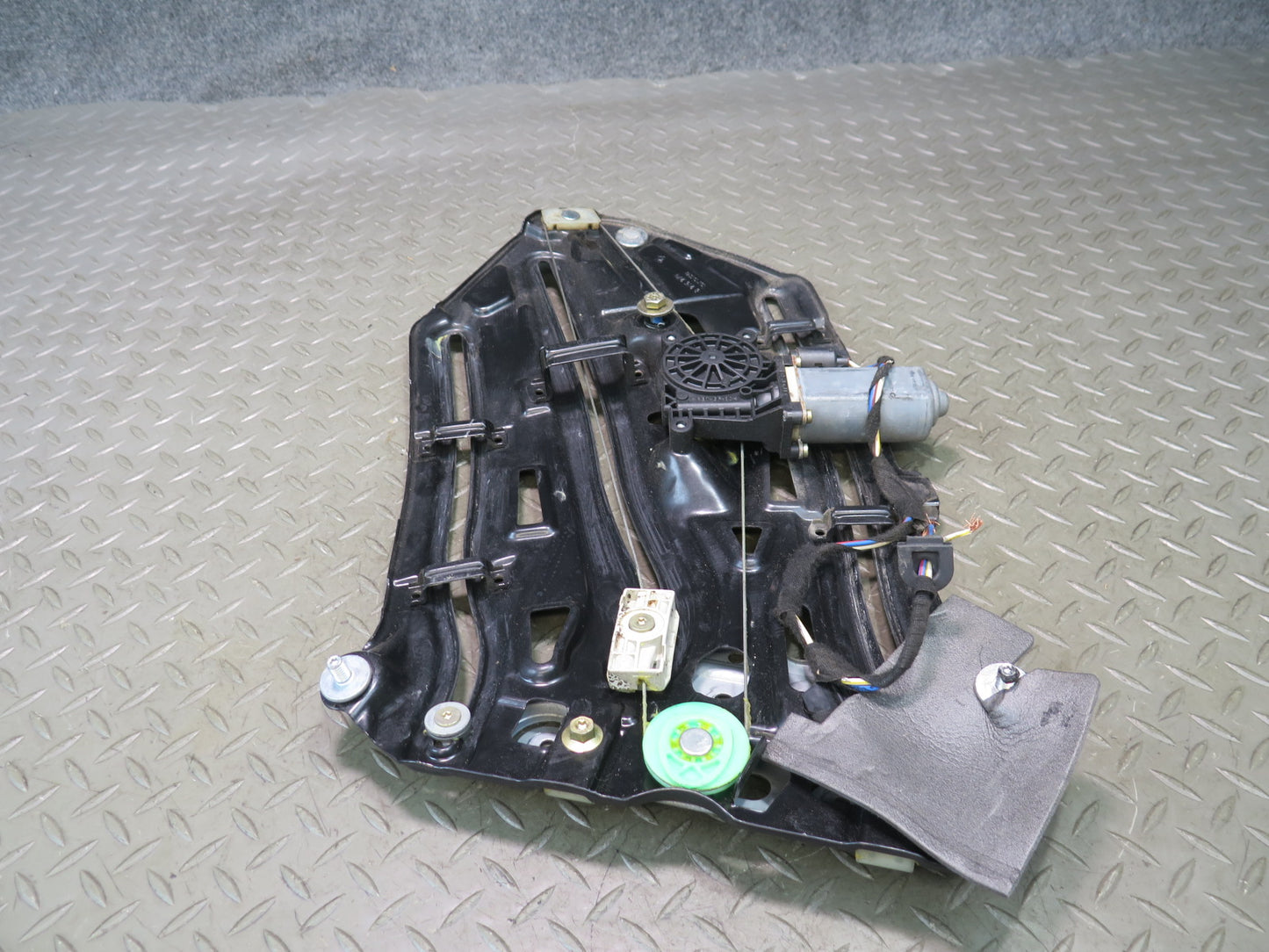 01-06 BMW E46 330ci Convertible Rear Right Quarter Window Regulator w Motor OEM