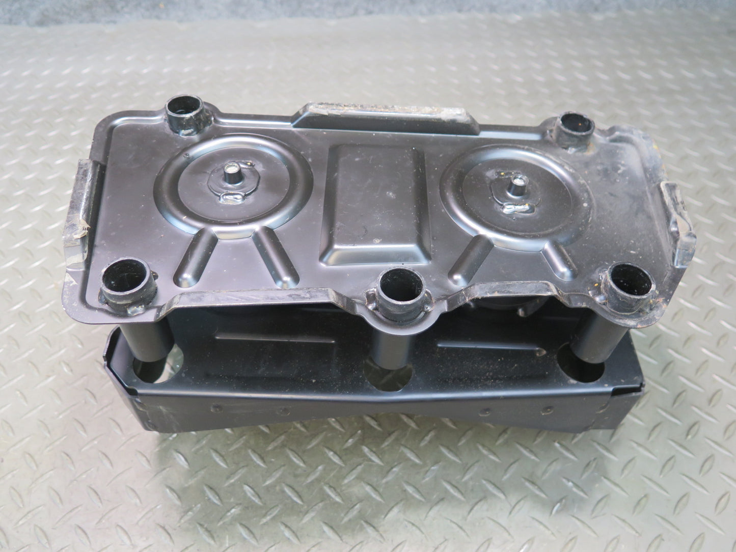 01-06 BMW E46 330ci Convertible Battery Tray Vibration Absorber Bracket Assy OEM