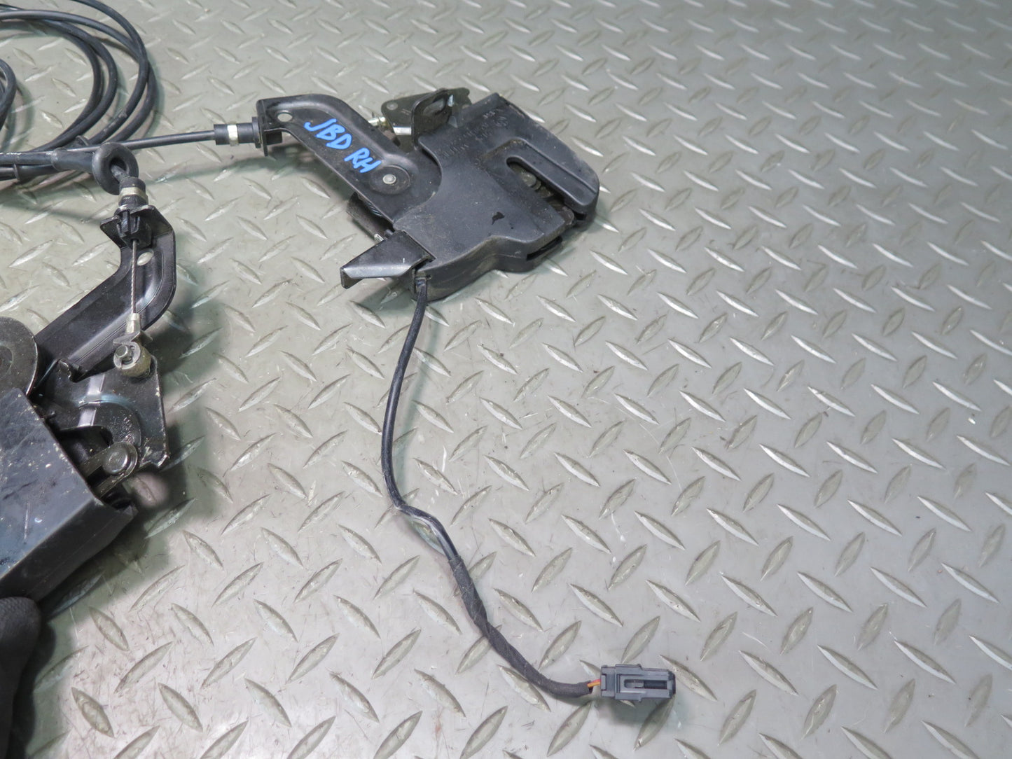 01-06 BMW E46 330ci Convert Roof Folding TOP Lock Latch w Drive Motor Set OEM