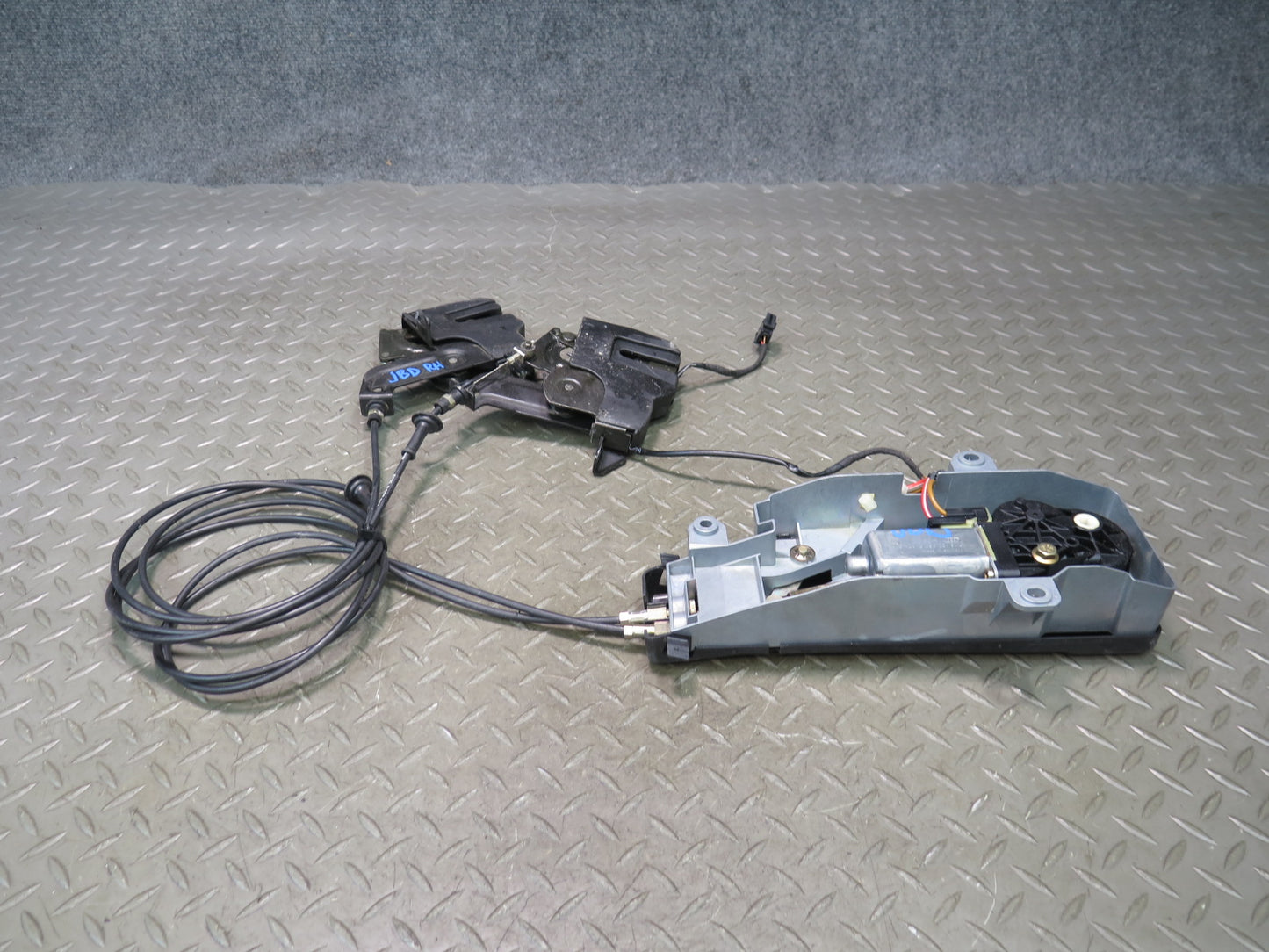 01-06 BMW E46 330ci Convert Roof Folding TOP Lock Latch w Drive Motor Set OEM