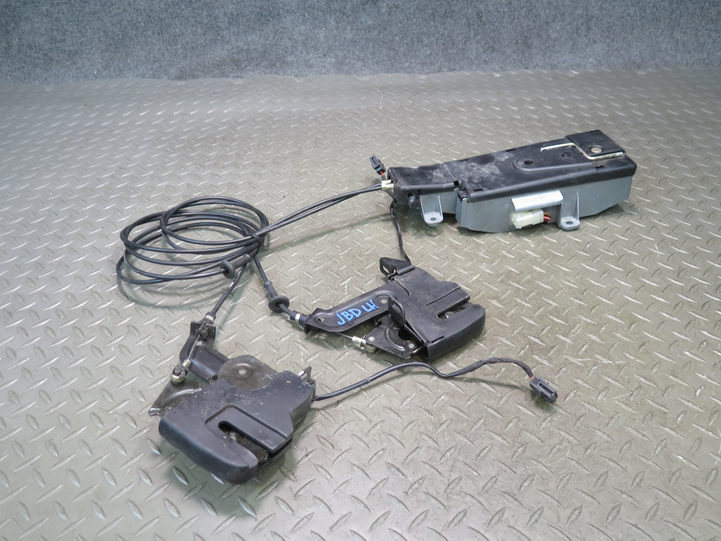 01-06 BMW E46 330ci Convert Roof Folding TOP Lock Latch w Drive Motor Set OEM