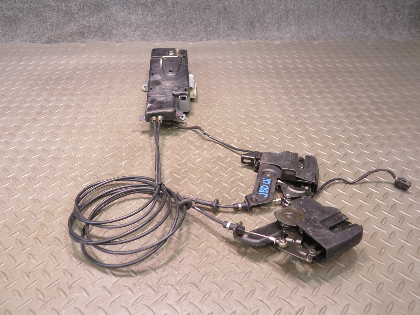 01-06 BMW E46 330ci Convert Roof Folding TOP Lock Latch w Drive Motor Set OEM