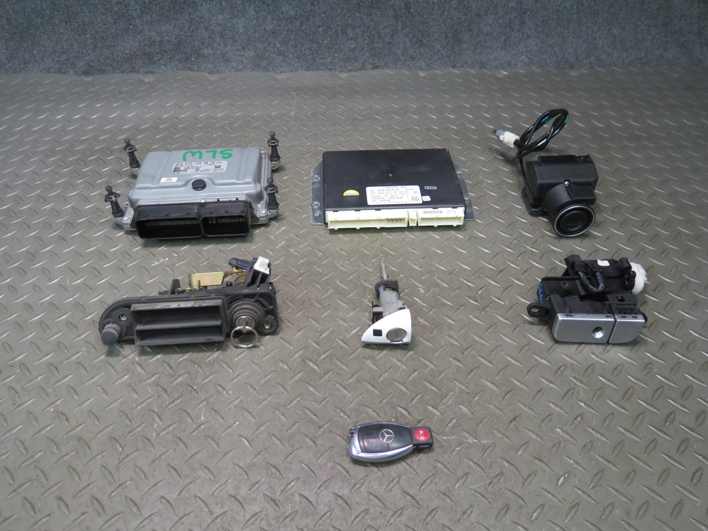 2007 Mercedes R230 SL550 M273 ECU ECM Ignition Switch Glove Lock KEY Set OEM