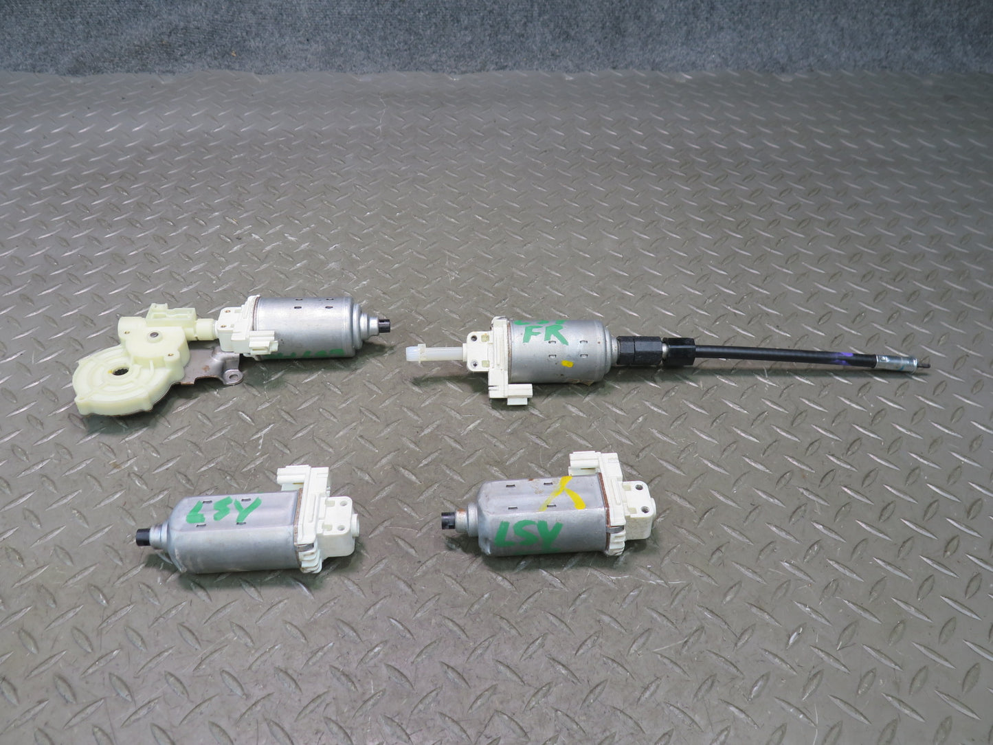 01-06 Lexus UCF30L  LS430 Set of 4 Front Right Seat Adjust Motor OEM