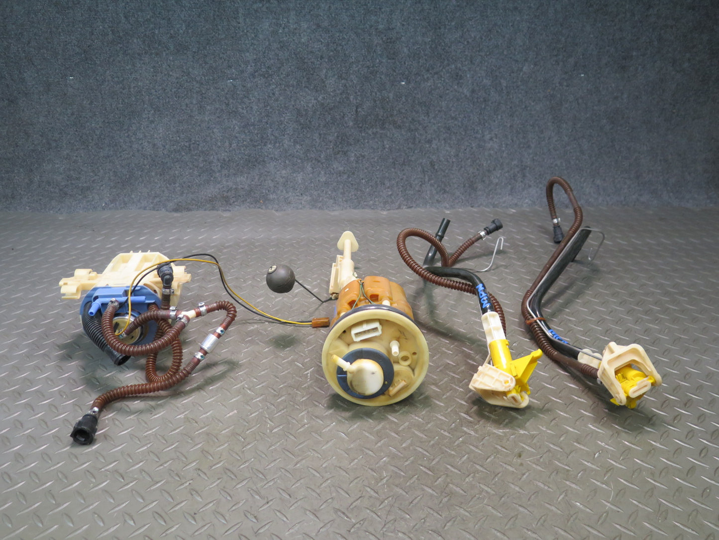 2002-2005 Porsche 911 996  3.6L AWD Fuel Pump Level Sensor Sending Unit Set